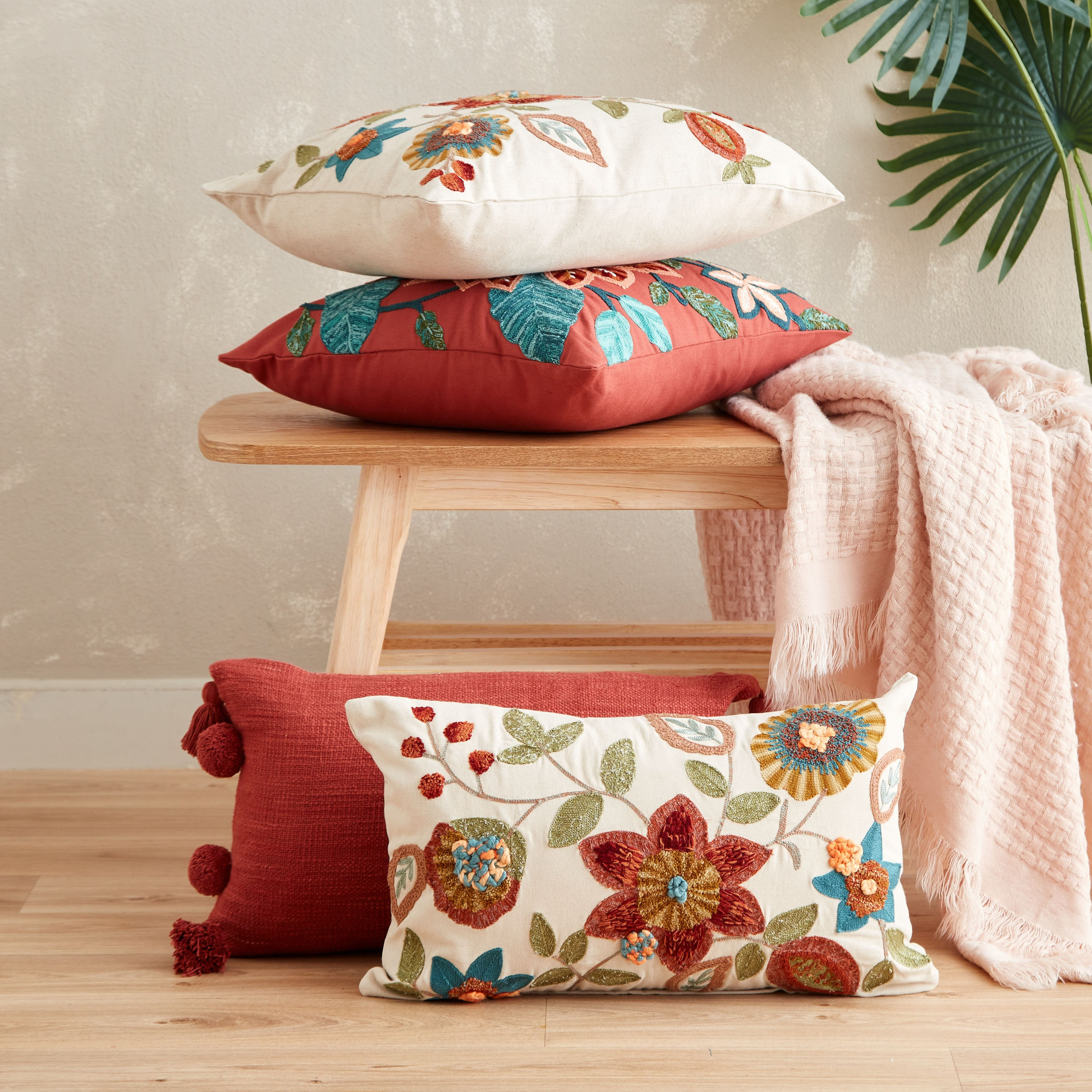 وسادة محشوة مخططة ومعنقدة جلوريا من أكونايت - 30x50 سم-hbxlivingroom-furnishings-cushionsandcovers-filledcushions-image-4