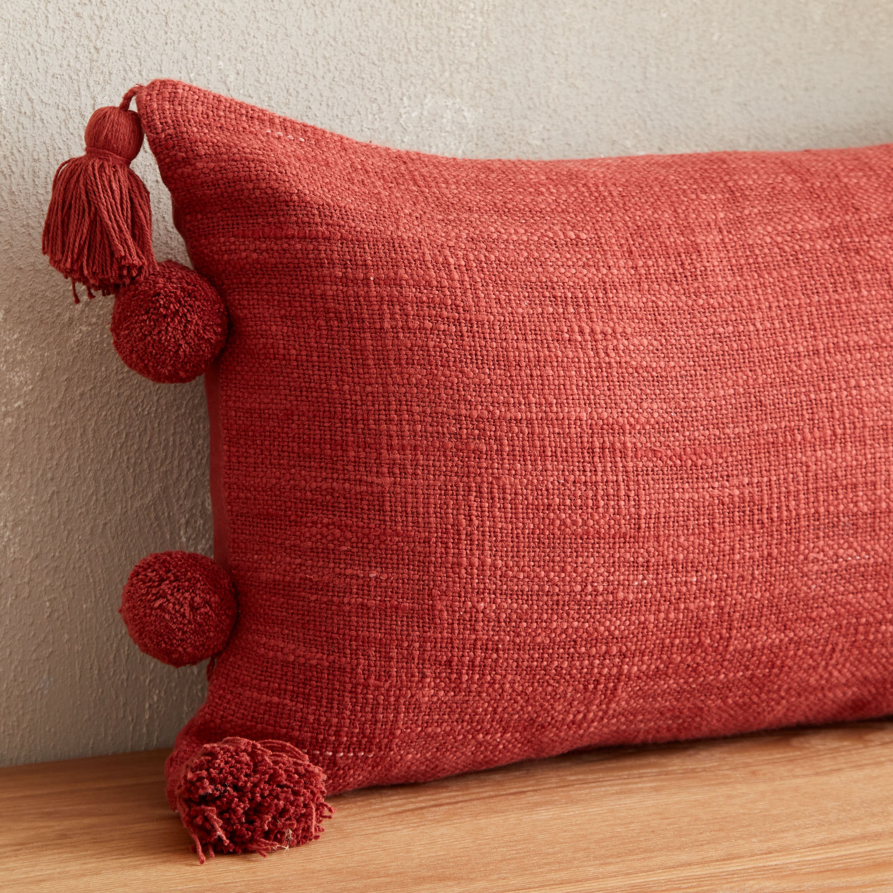 وسادة محشوة من أكونايت لوز - 30x50 سم-hbxlivingroom-furnishings-cushionsandcovers-filledcushions-image-2