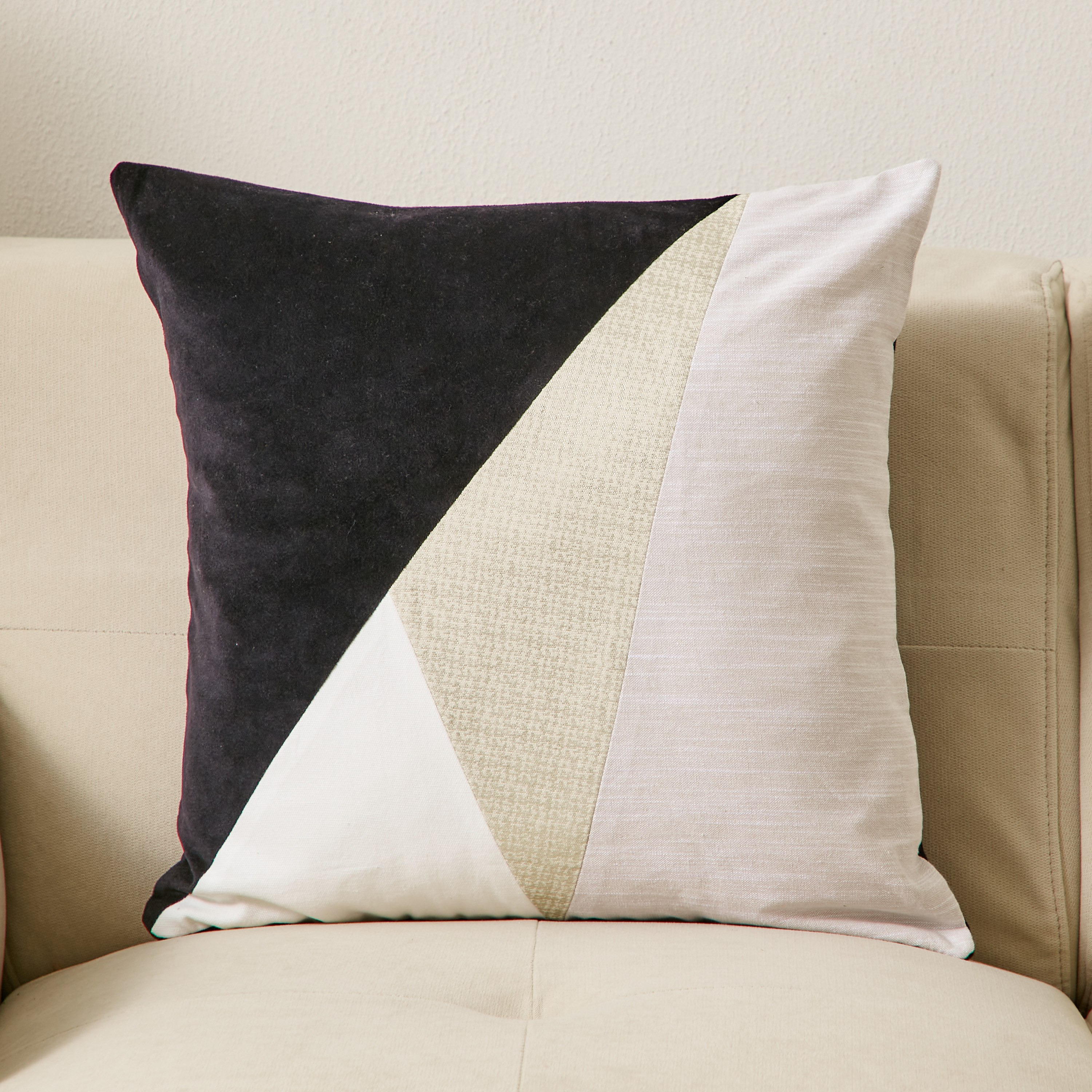 غطاء وسادة قماش برقعة هندسية من جيما بيريل - 45x45 سم-hbxhomeware-cushionsandcovers-cushioncovers-image-1