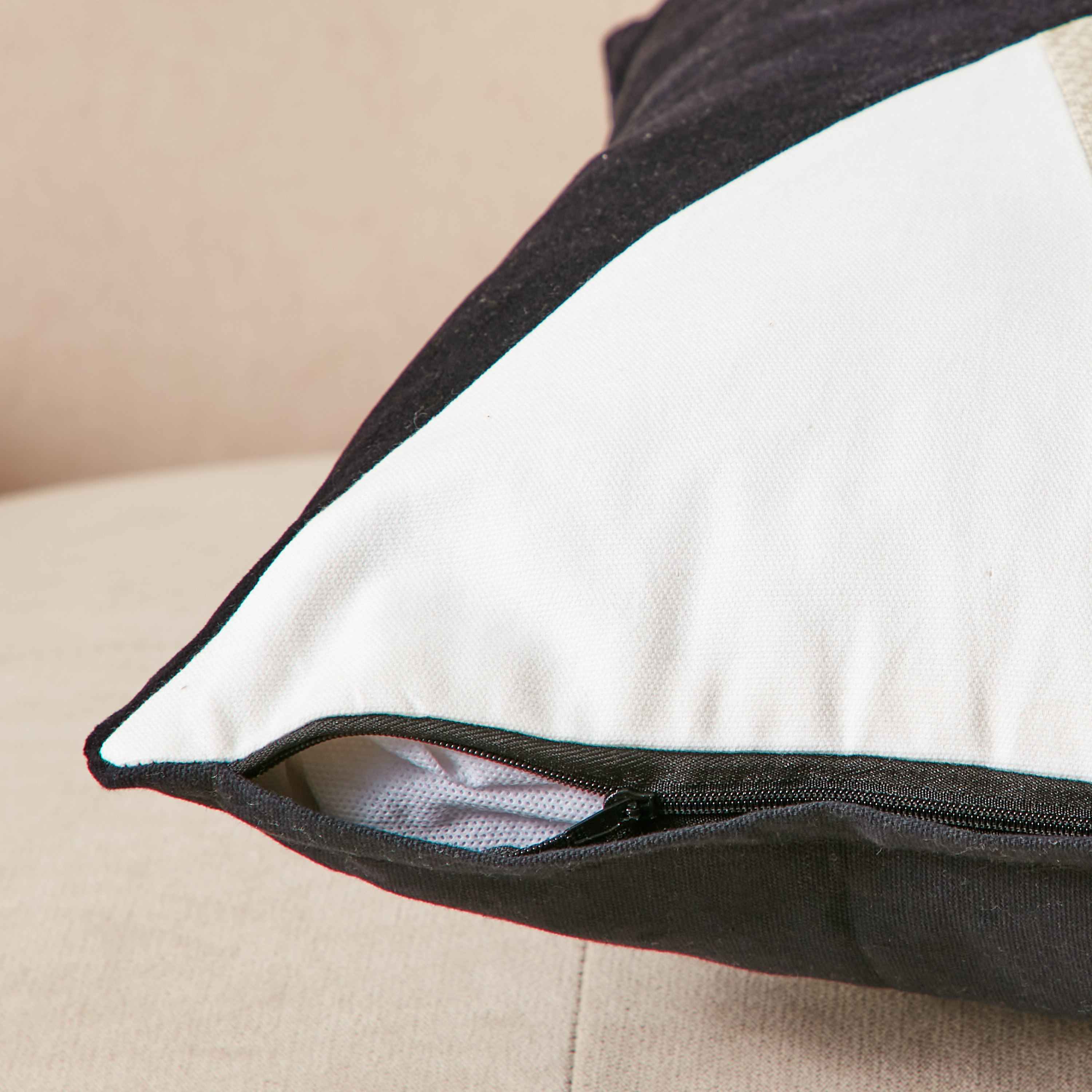 غطاء وسادة قماش برقعة هندسية من جيما بيريل - 45x45 سم-hbxhomeware-cushionsandcovers-cushioncovers-image-3