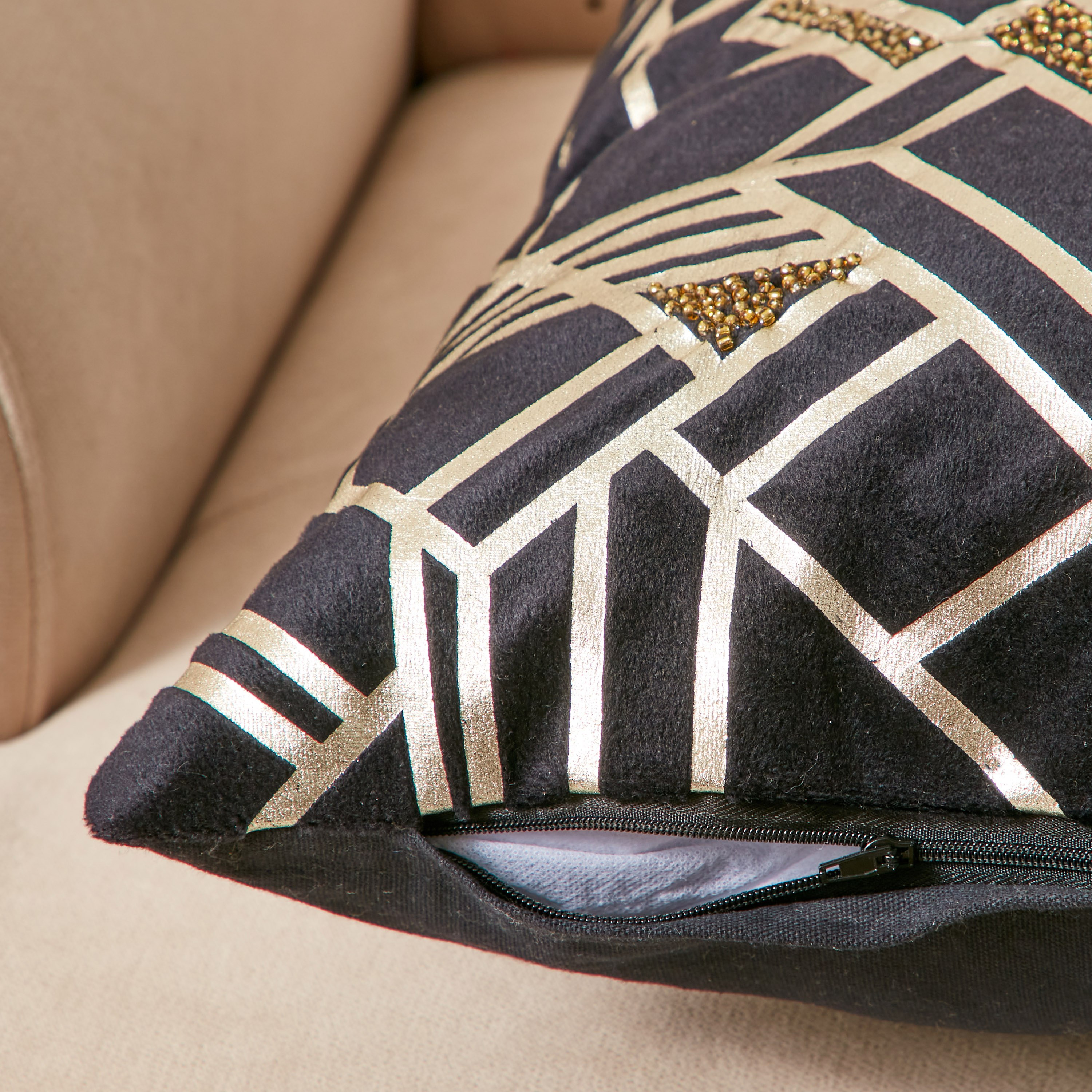 غطاء وسادة بطبعات رقائق معدنية وخرز من جيما بيجاو - 45x45 سم-hbxhomeware-cushionsandcovers-cushioncovers-image-3