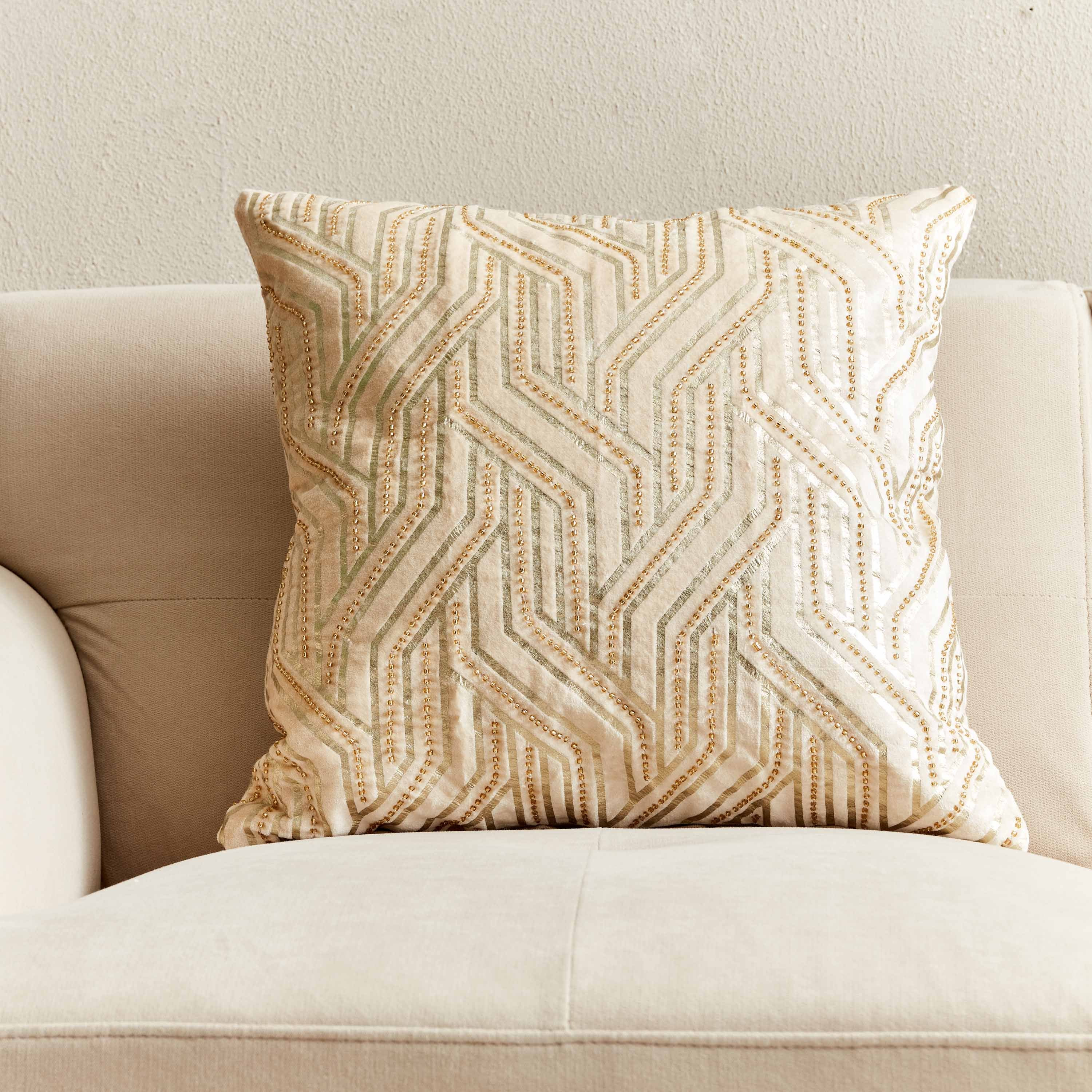 غطاء وسادة مخملي مزين من بترا - 45x45 سم-hbxhomeware-cushionsandcovers-cushioncovers-image-1