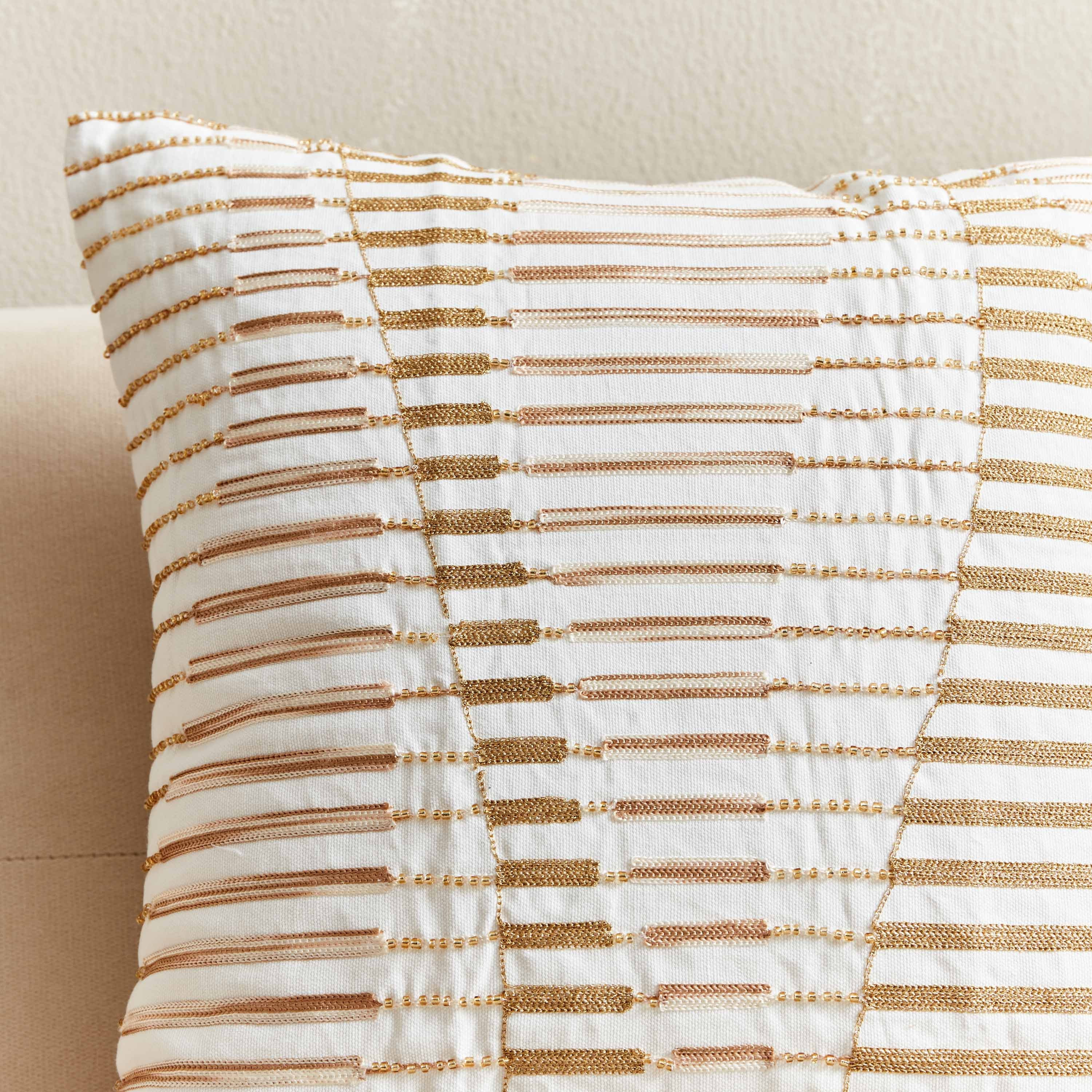 غطاء وسادة مطرز من بترا - 45x45 سم-hbxhomeware-cushionsandcovers-cushioncovers-image-2