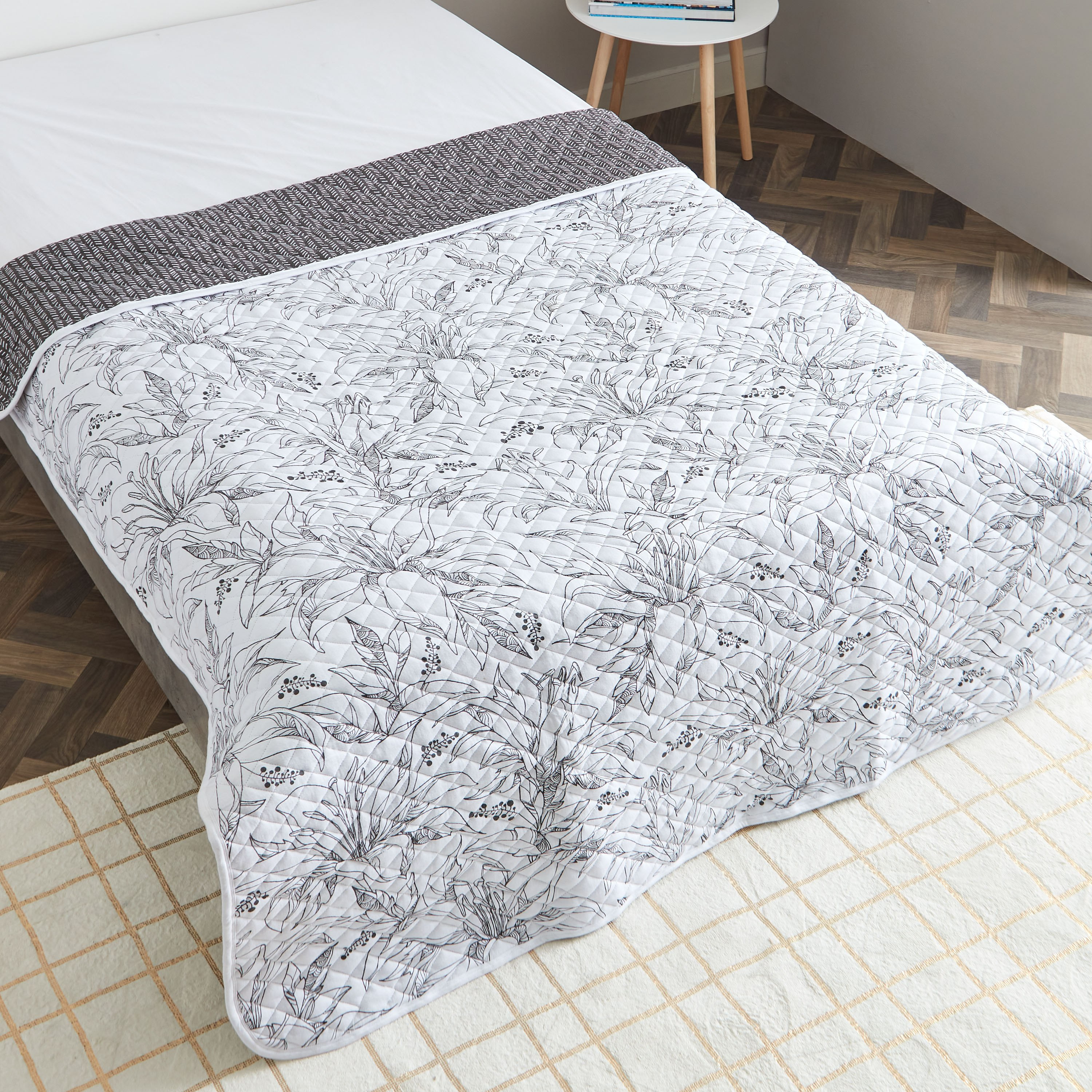 مفرش سرير جيرسي مزدوج بطبعات أزهار الليلي من سوبر سوفت - 150x200 سم-hbxdecorandfurnishings-bedding-bedspreadsandquilts-image-3