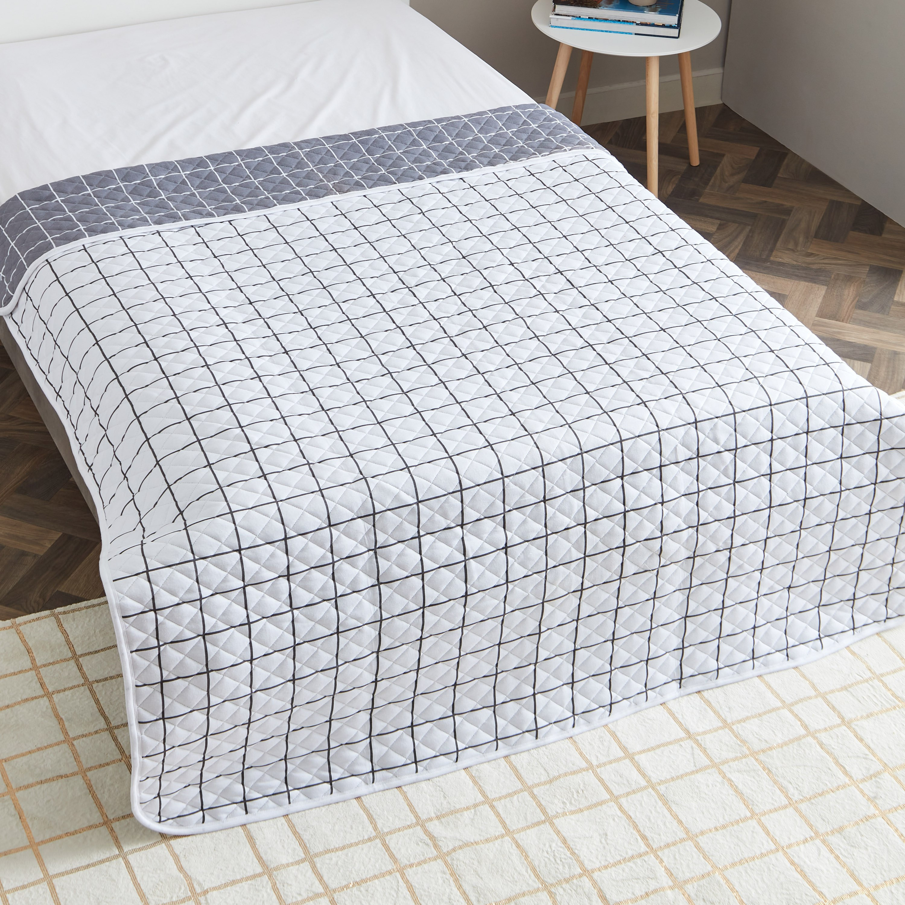 مفرش سرير جيرسي مزدوج بطبعات كاروهات من سوبر سوفت - 150x200 سم-hbxdecorandfurnishings-bedding-bedspreadsandquilts-image-3