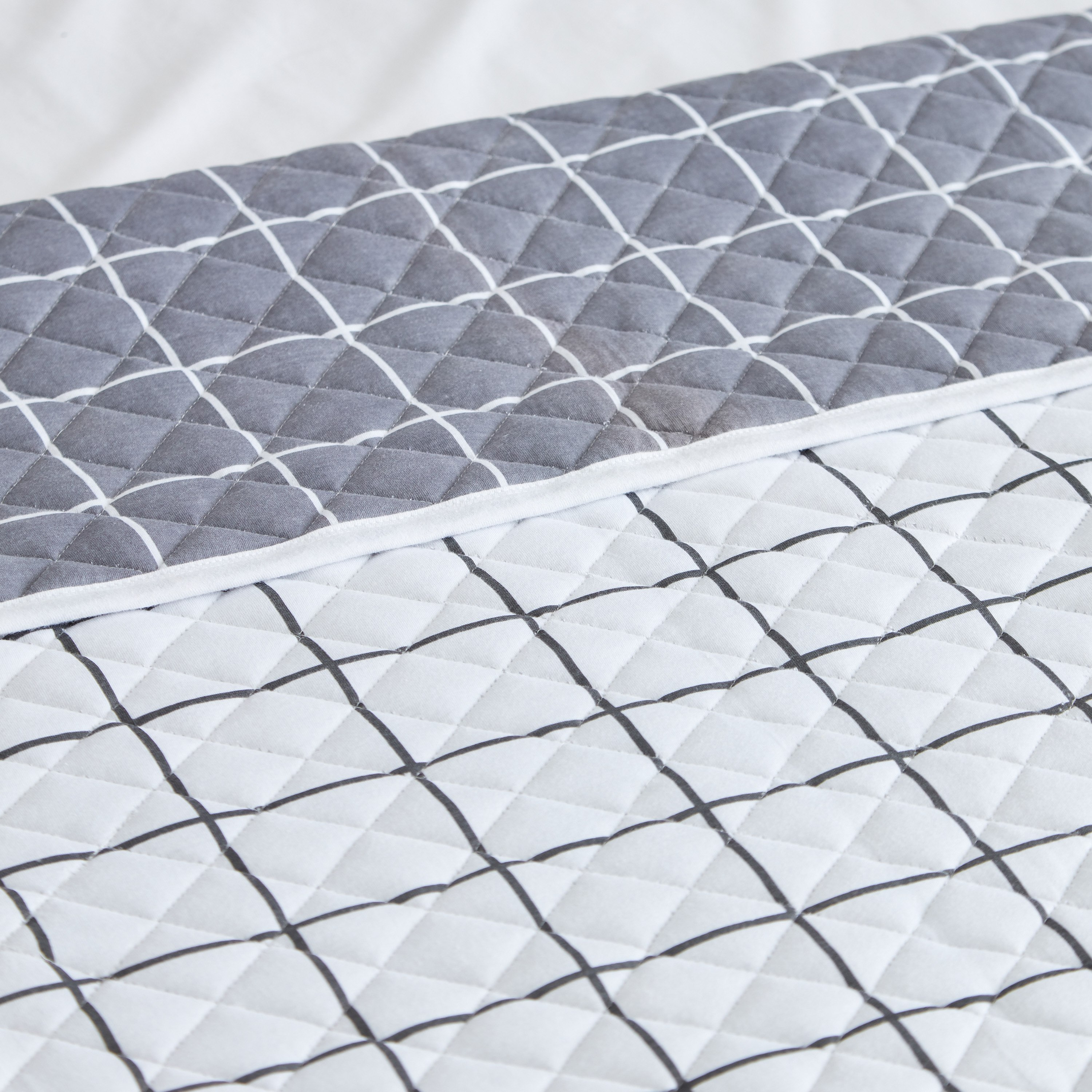 مفرش سرير جيرسي مزدوج بطبعات كاروهات من سوبر سوفت - 150x200 سم-hbxdecorandfurnishings-bedding-bedspreadsandquilts-image-4