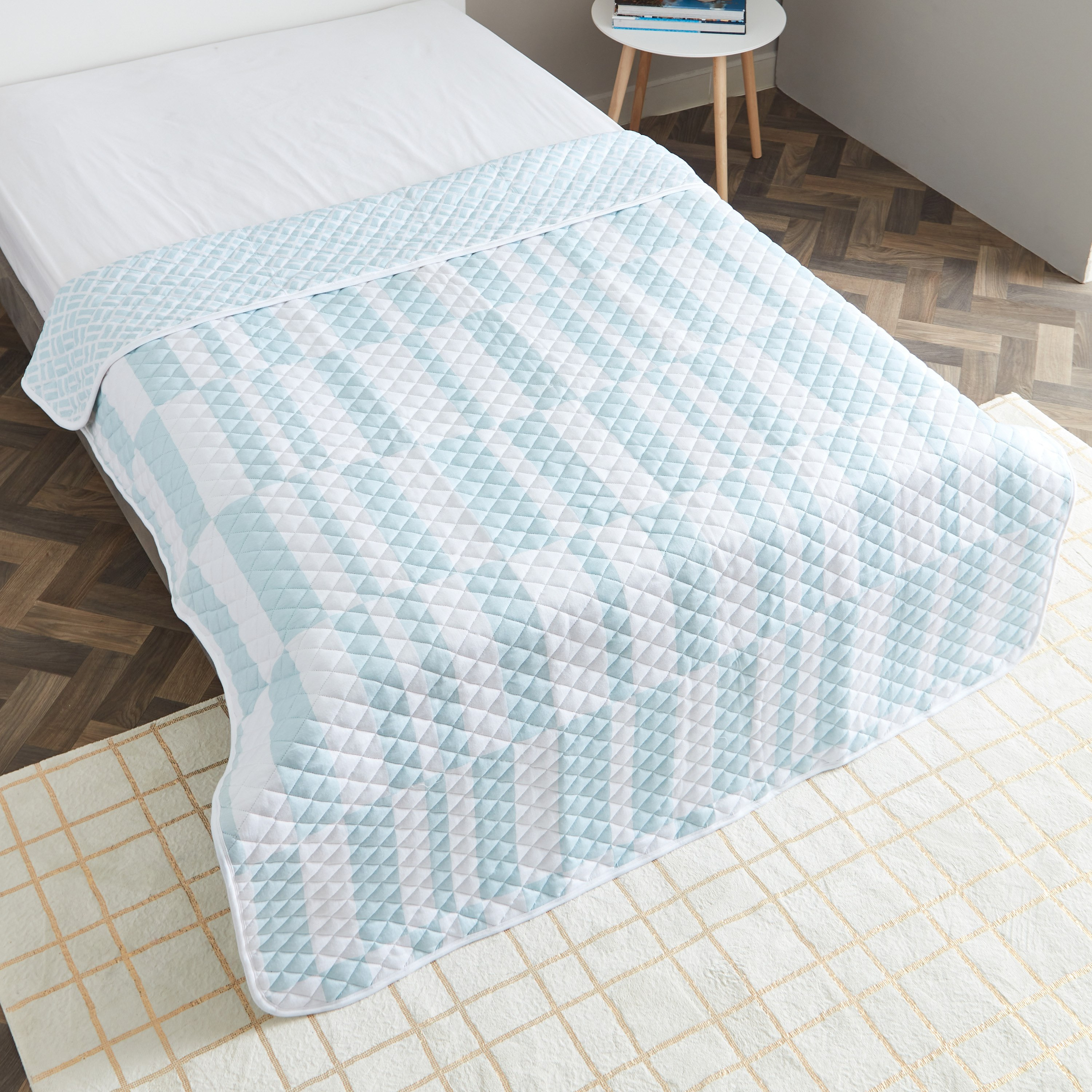 مفرش سرير مزدوج جيرسي بطبعات من سوبر سوفت - 150x200 سم-hbxdecorandfurnishings-bedding-bedspreadsandquilts-image-3