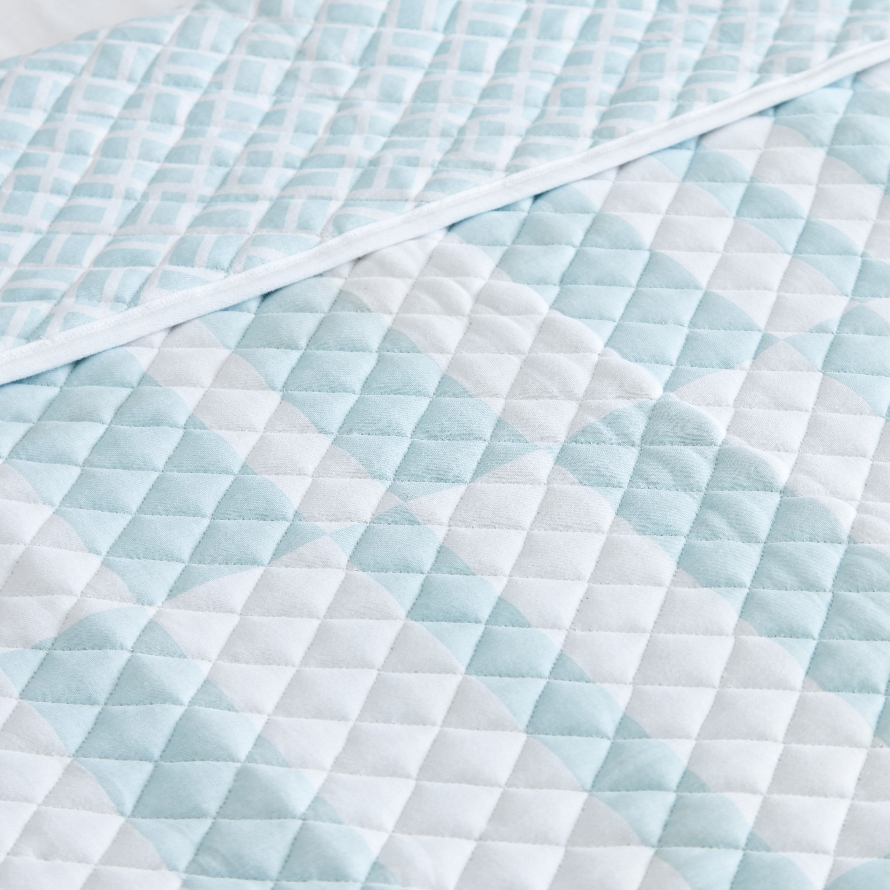 مفرش سرير مزدوج جيرسي بطبعات من سوبر سوفت - 150x200 سم-hbxdecorandfurnishings-bedding-bedspreadsandquilts-image-4