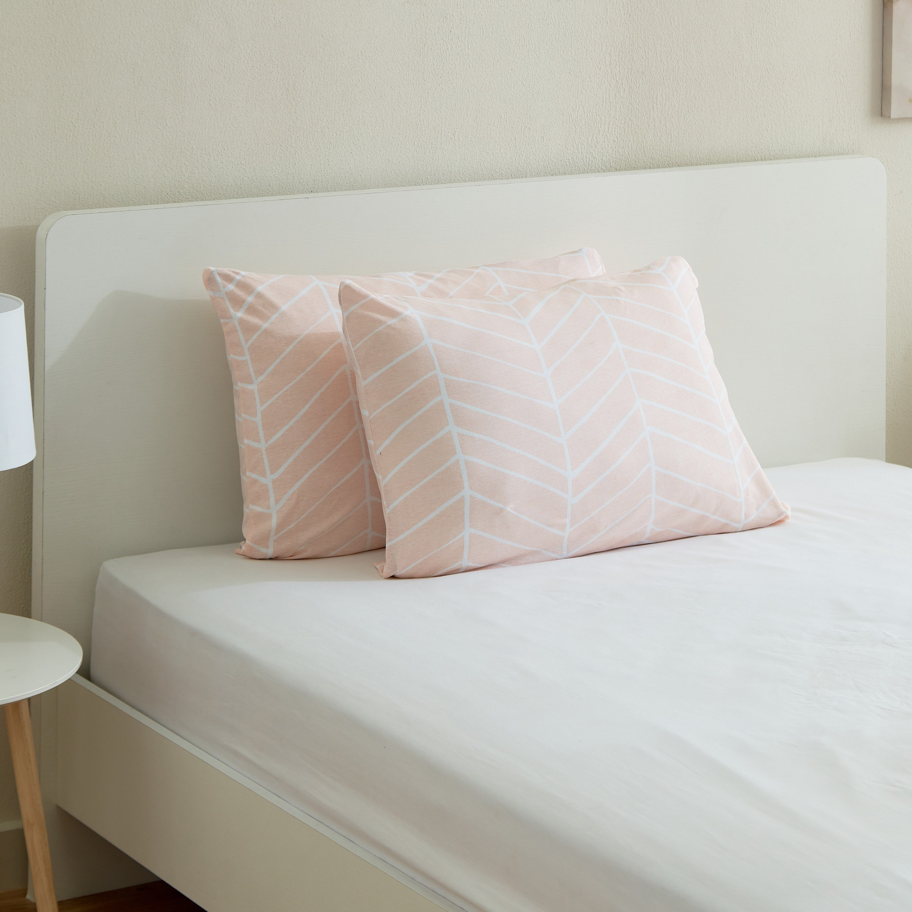 طقم غطاء وسادة جيرسي يستخدم على الوجهين قطعتين بطبعات شيفرون من سوبر سوفت - 50x75 سم-hbxhomeware-hbxbedroom-image-1