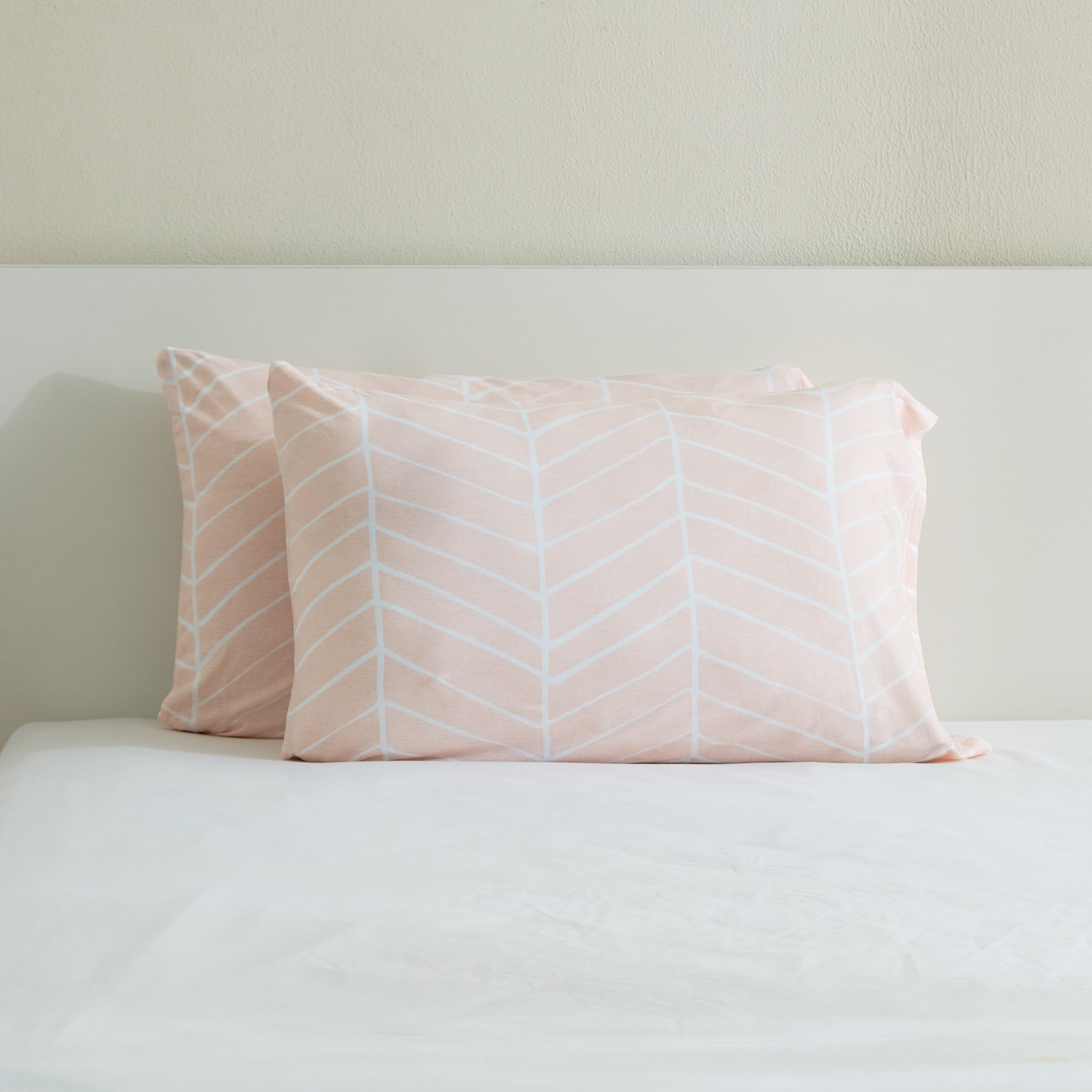 طقم غطاء وسادة جيرسي يستخدم على الوجهين قطعتين بطبعات شيفرون من سوبر سوفت - 50x75 سم-hbxhomeware-hbxbedroom-image-2