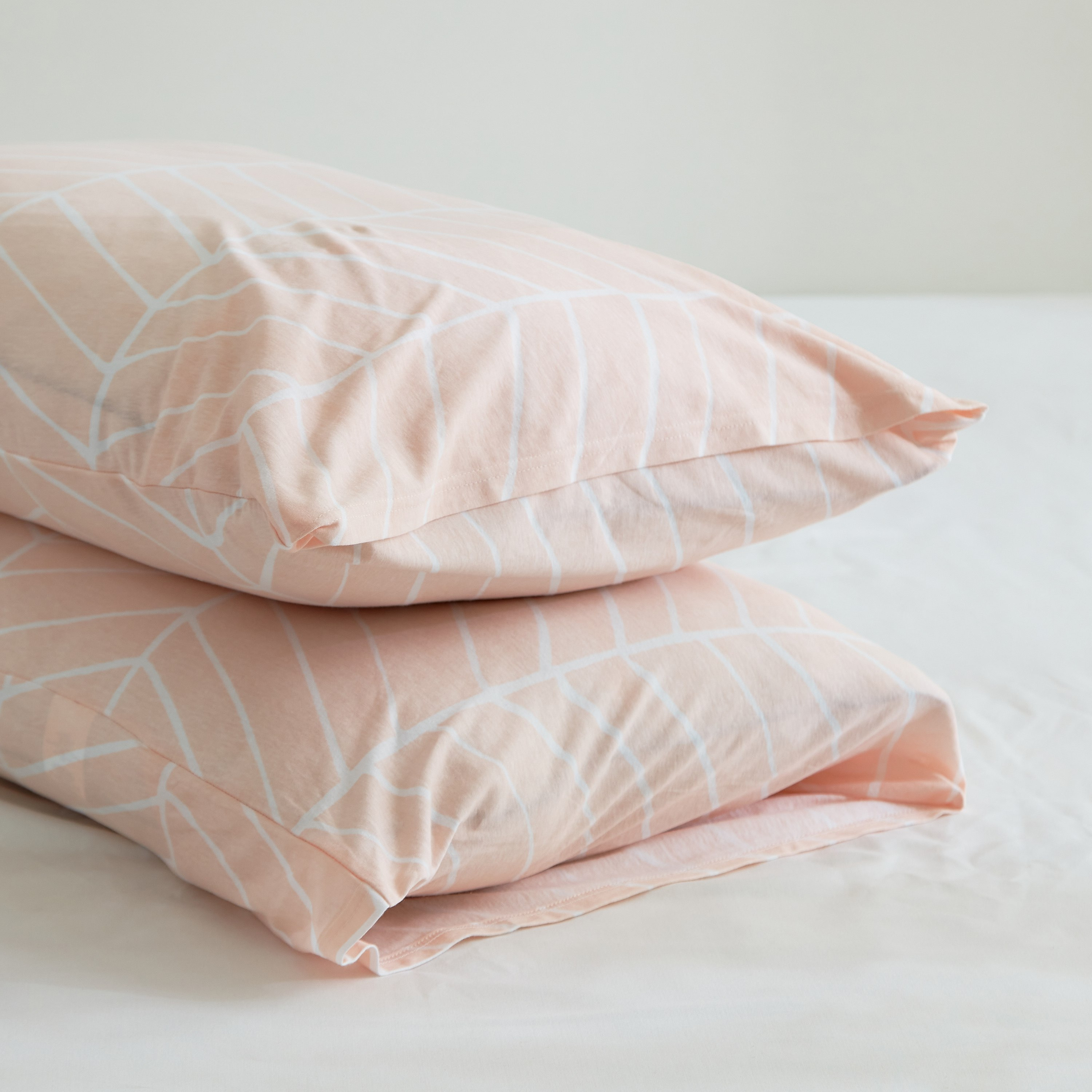 طقم غطاء وسادة جيرسي يستخدم على الوجهين قطعتين بطبعات شيفرون من سوبر سوفت - 50x75 سم-hbxhomeware-hbxbedroom-image-4