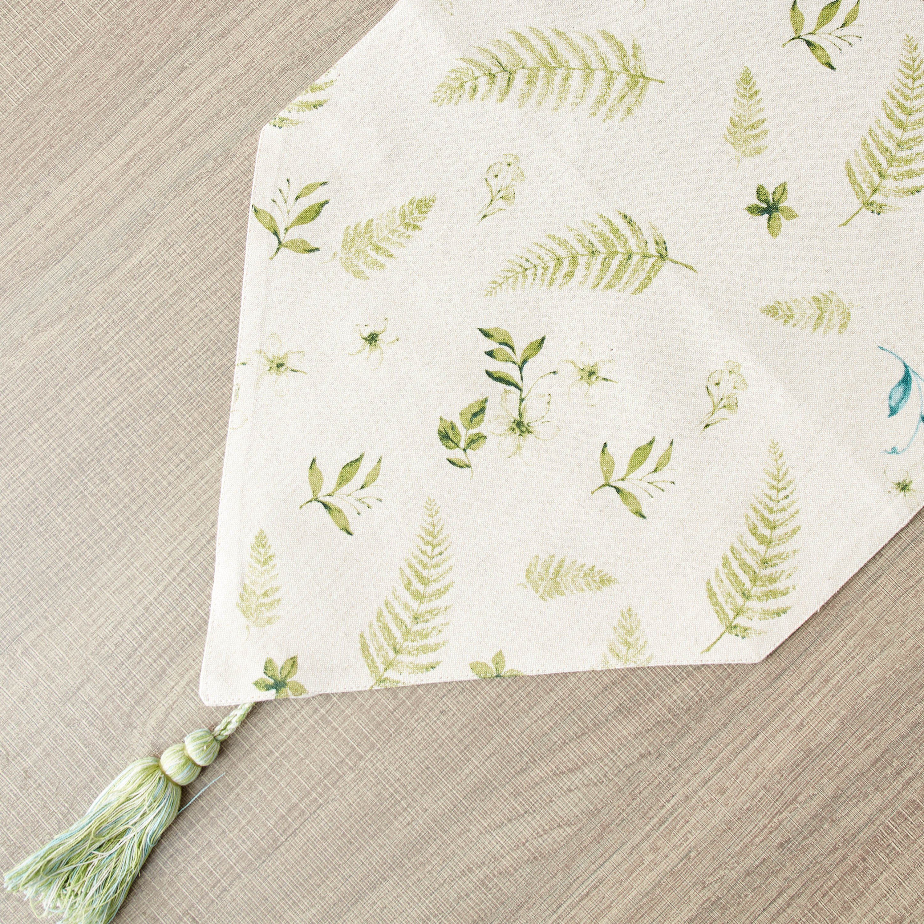 مفرش طاولة يُستخدم على الوجهين افيريل بوتانيك من بايتون - 33x120 سم-hbxdecorandfurnishings-homefurnishings-tablelinens-image-4