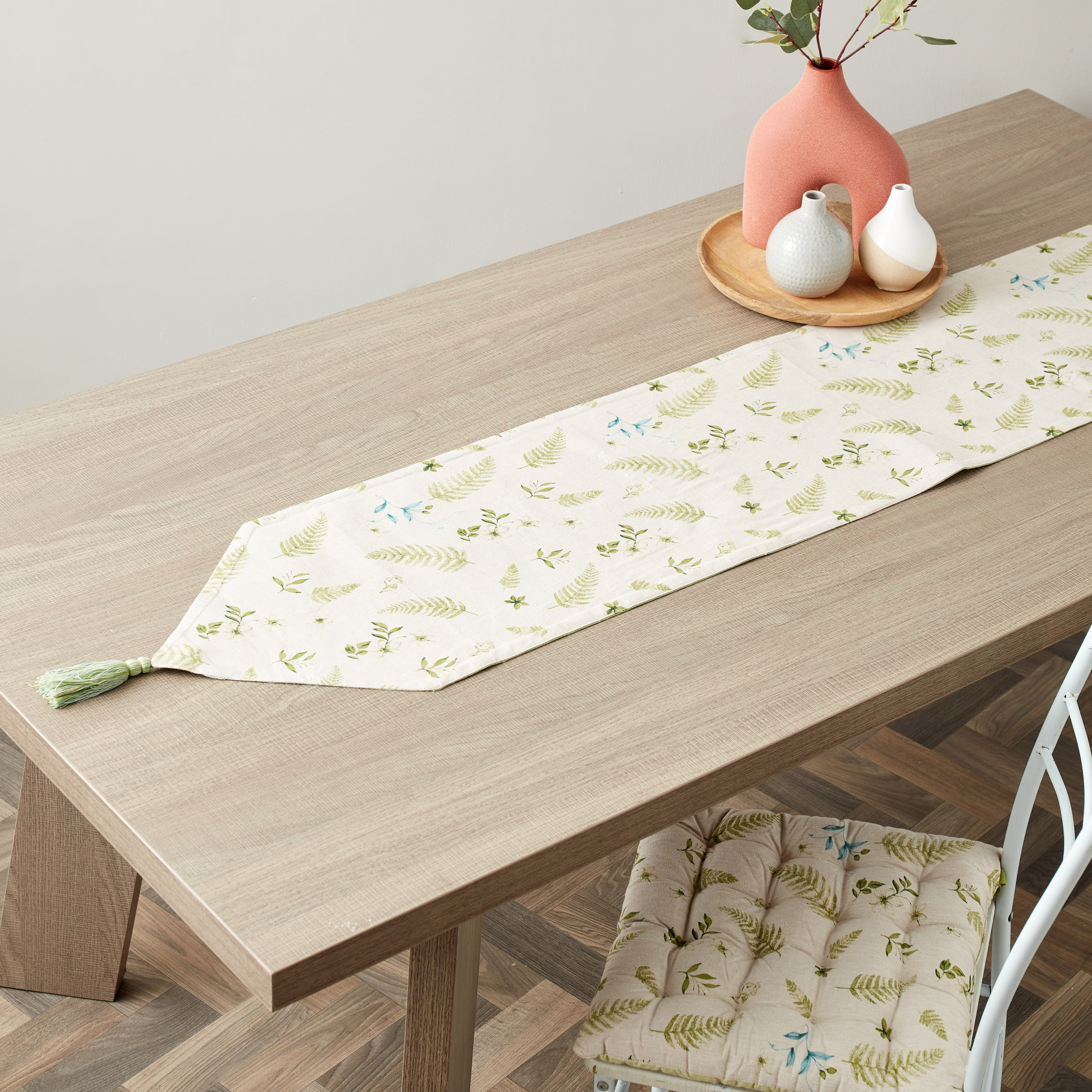 مفرش طاولة يُستخدم على الوجهين افيريل بوتانيك من بايتون - 33x180 سم-hbxdecorandfurnishings-homefurnishings-tablelinens-image-1