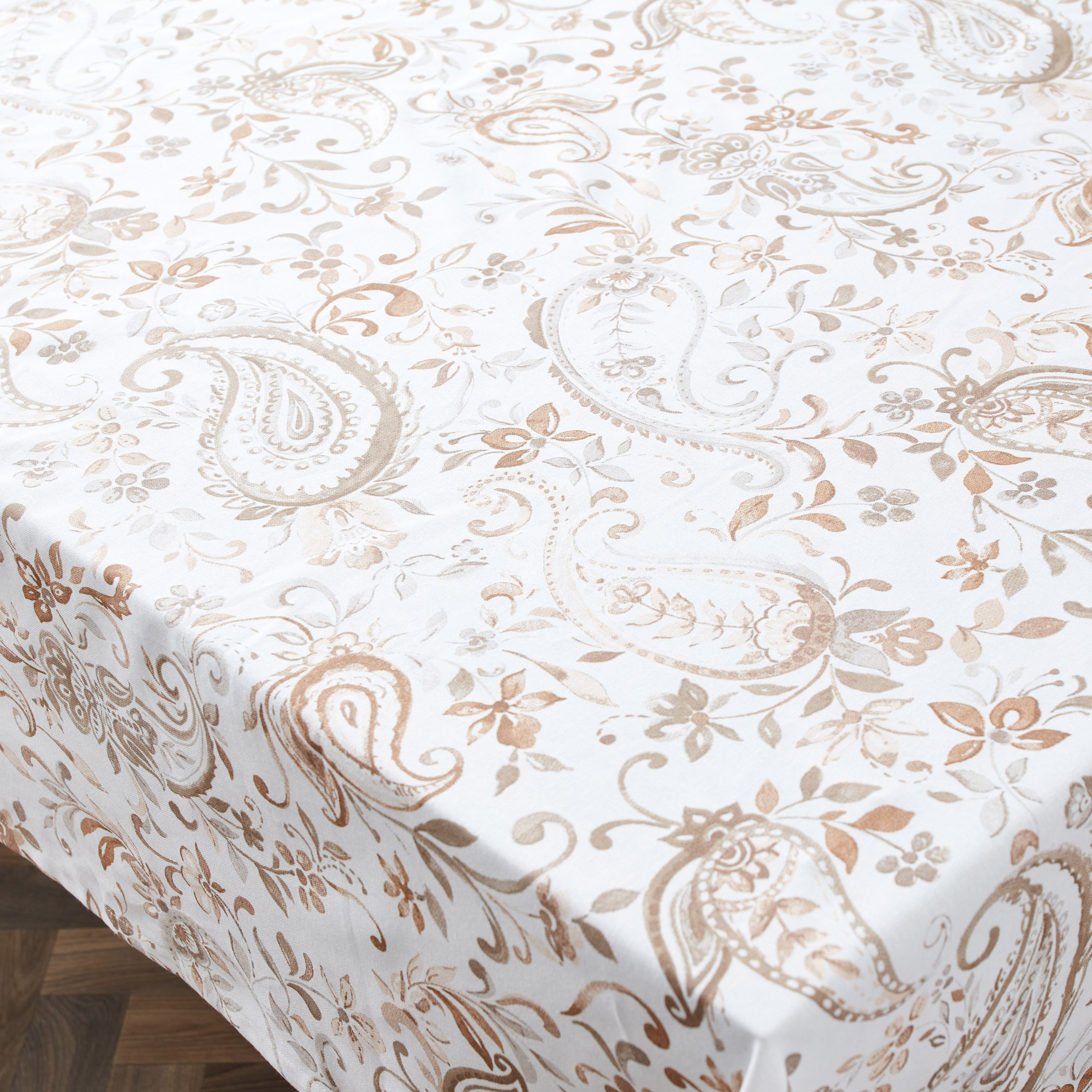 غطاء طاولة بيزلي سيانا من هارلي - 150x250 سم-hbxdecorandfurnishings-homefurnishings-tablelinens-image-3