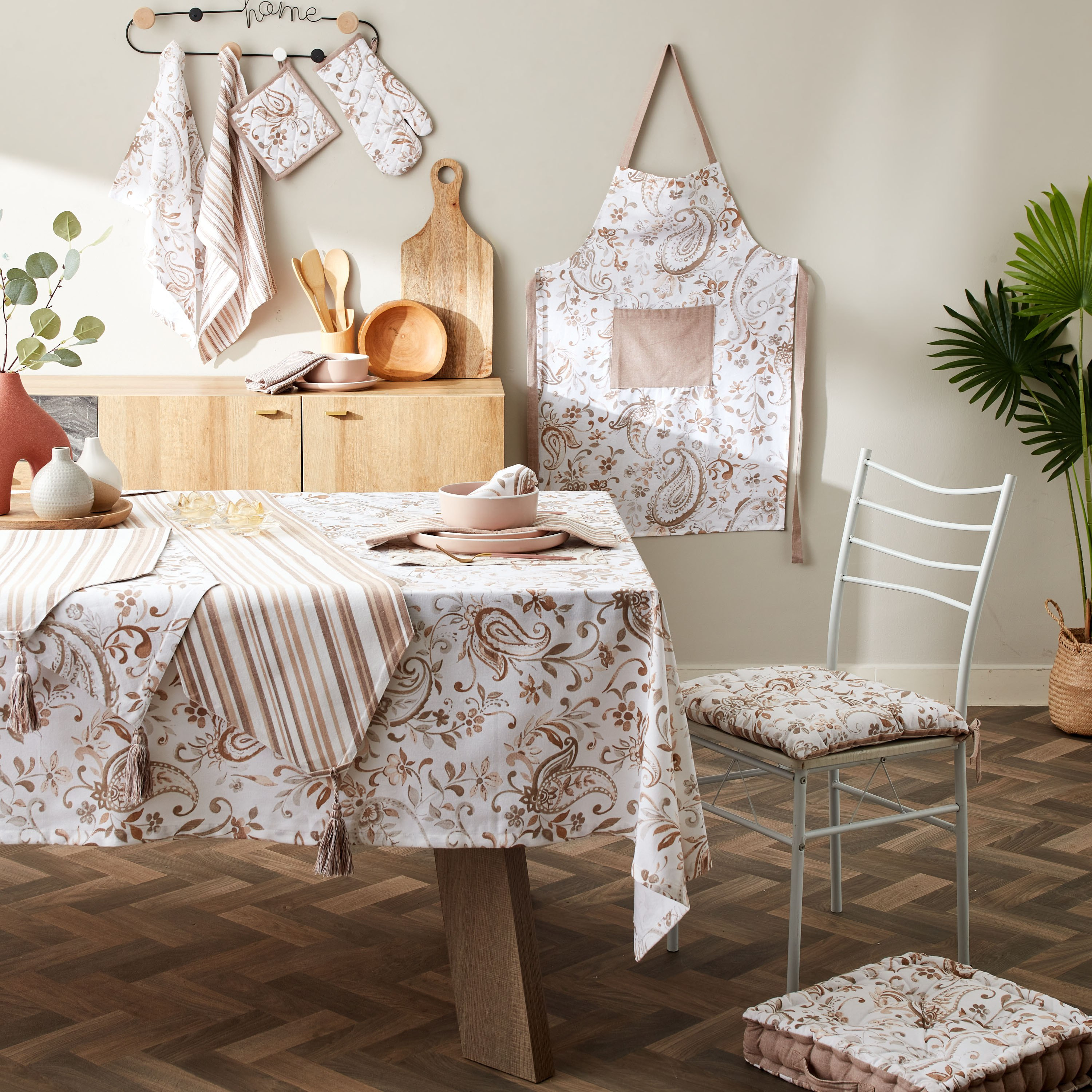 غطاء طاولة بيزلي سيانا من هارلي - 150x250 سم-hbxdecorandfurnishings-homefurnishings-tablelinens-image-5