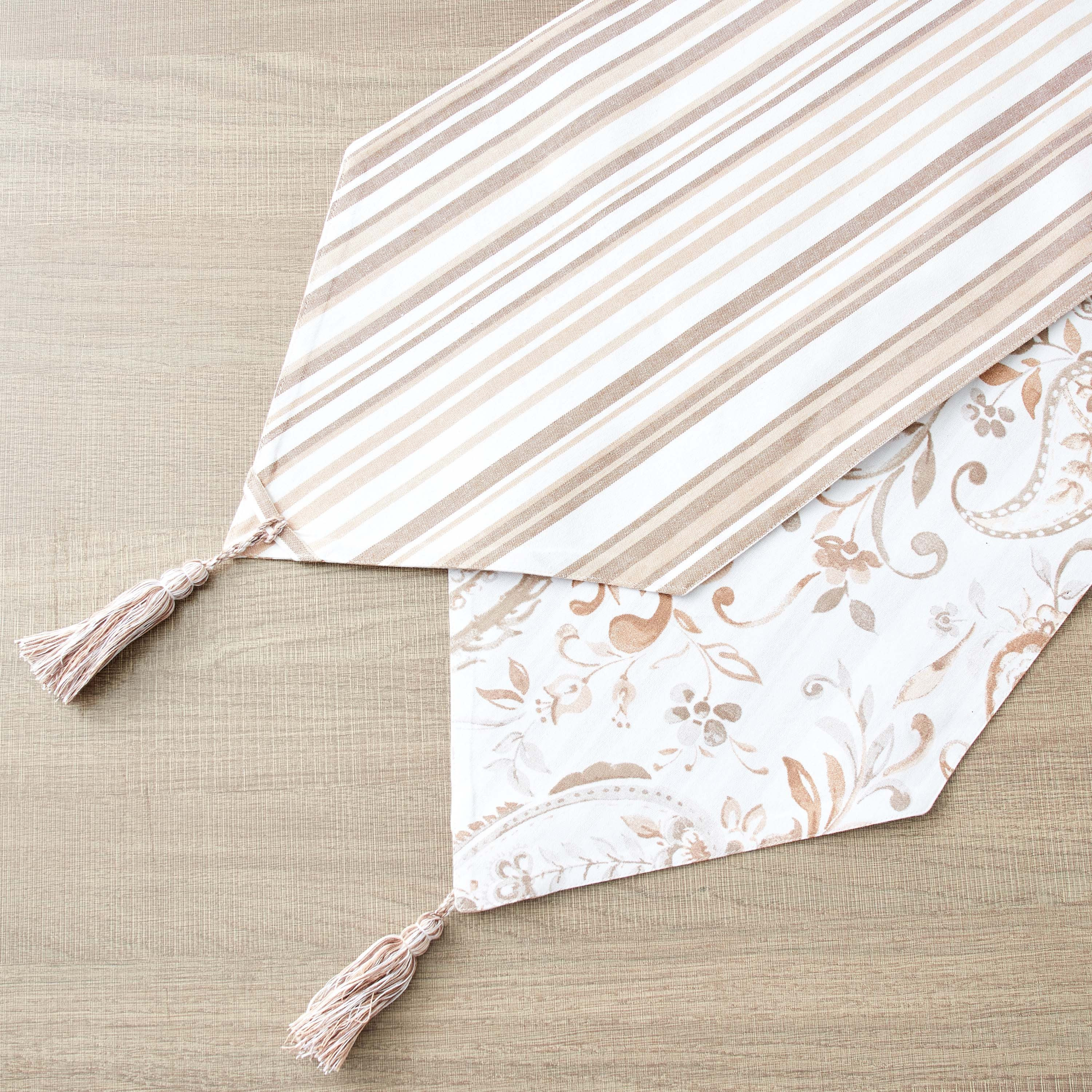 مفرش طاولة بيزلي قابل للانعكاس من هارلي سيانا - 33x120 سم-hbxdecorandfurnishings-homefurnishings-tablelinens-image-3