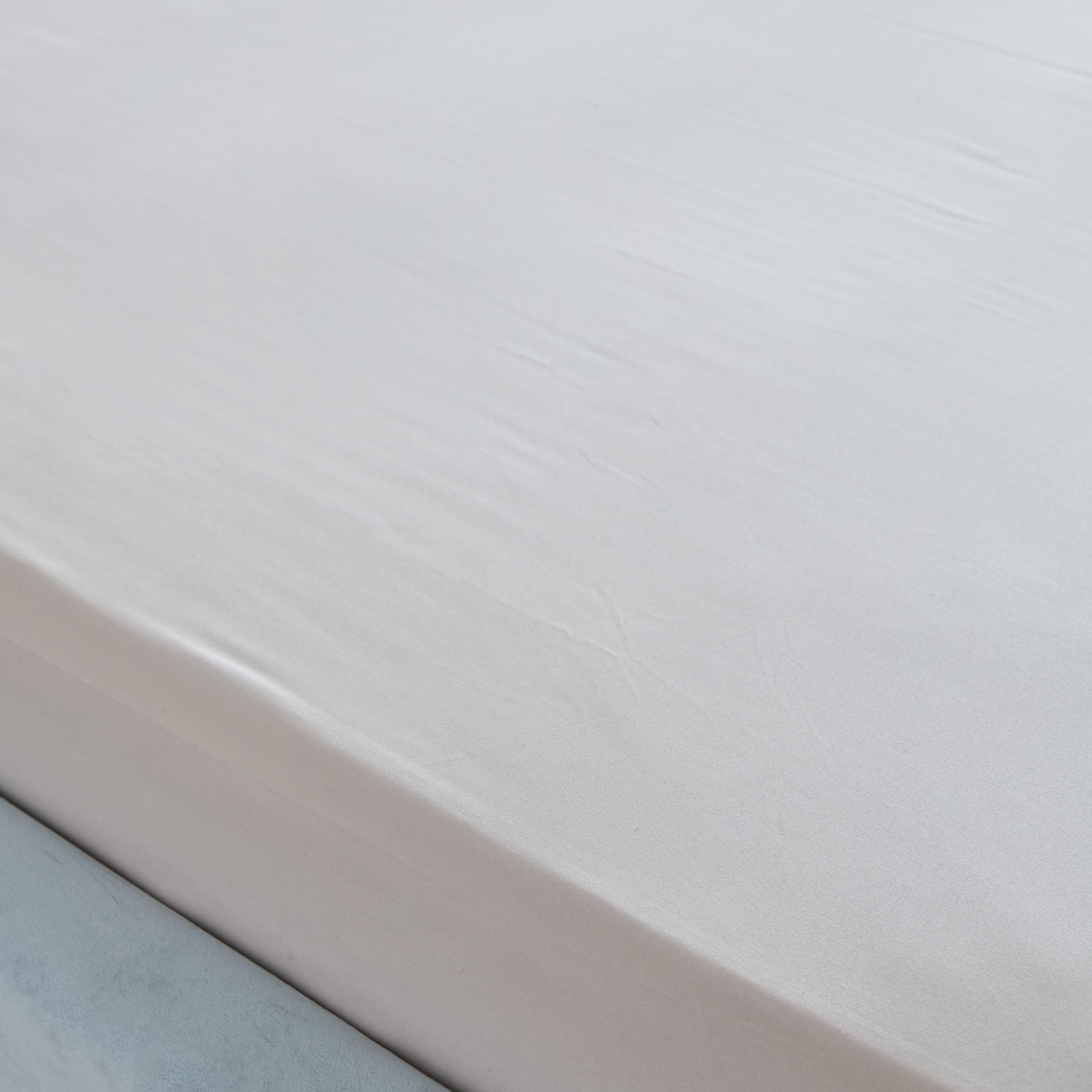 شرشف مطاطي مزدوج سادة من الألياف الدقيقة من ديربي - 140x200+25 سم-hbxhomeware-hbxbedroom-image-5