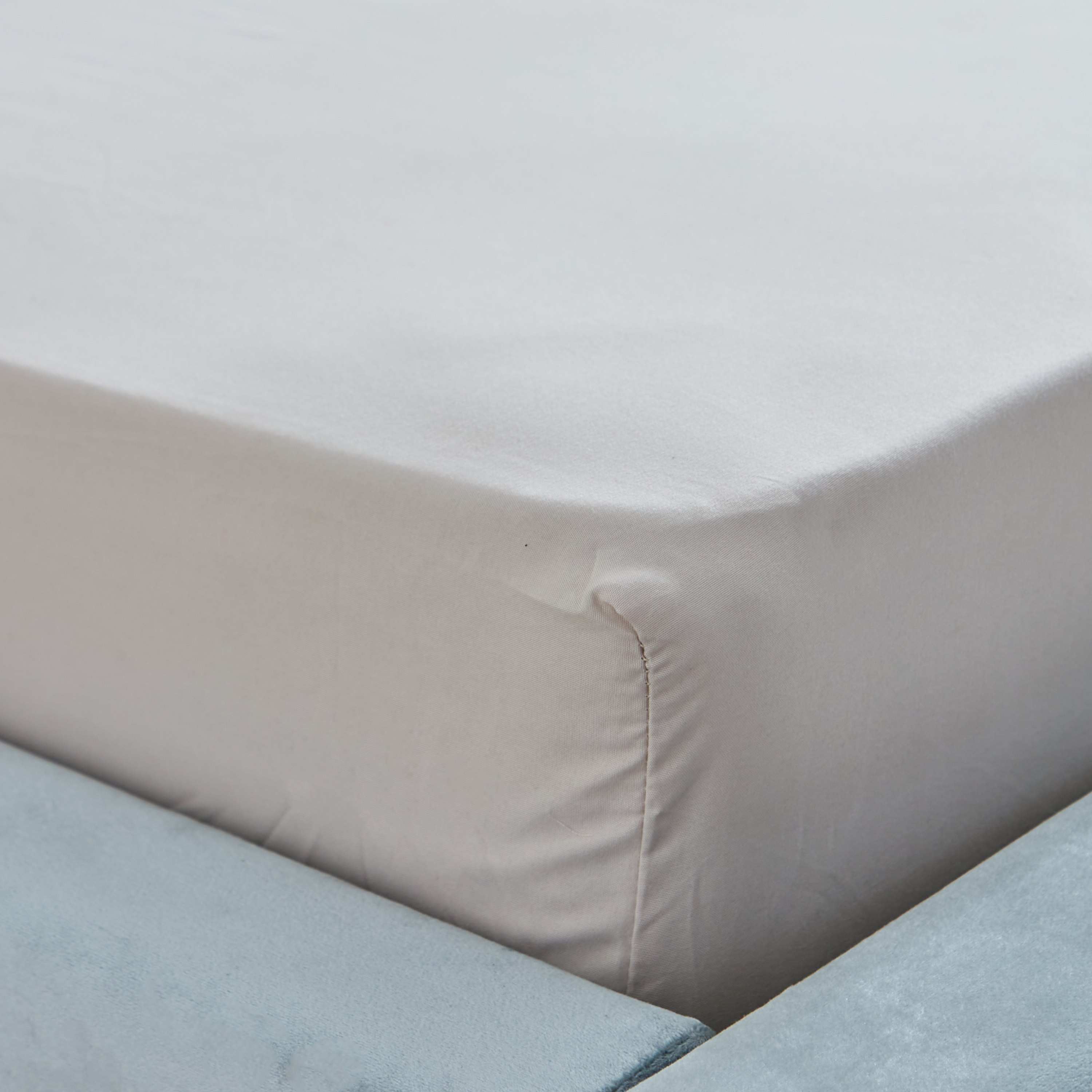 شرشف مطاطي مزدوج سادة من الألياف الدقيقة من ديربي - 140x200+25 سم-hbxhomeware-hbxbedroom-image-6