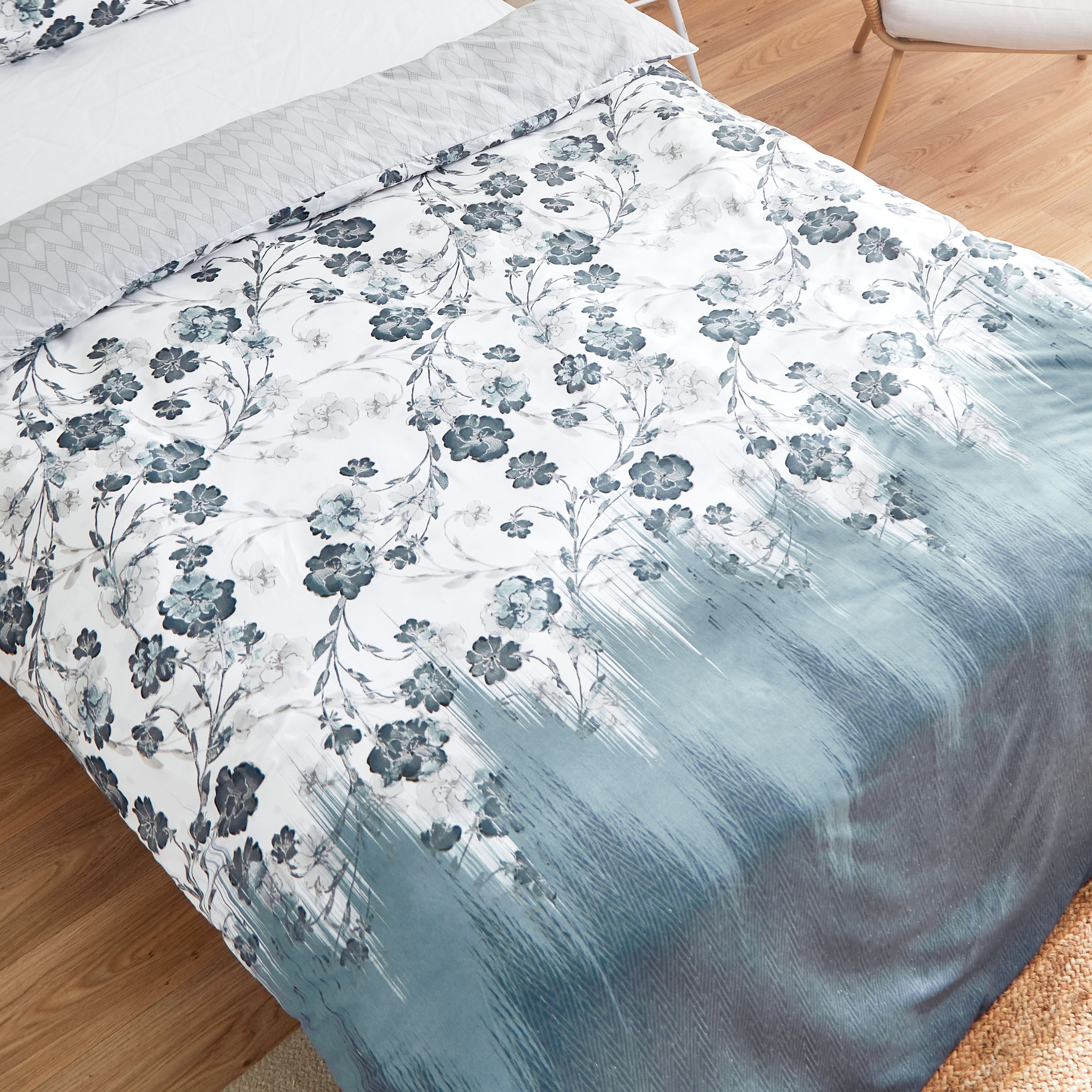 طقم غطاء لحاف فردي من الألياف الدقيقة قطعتين بطبعات من بوسي - 135x200 سم-hbxhomeware-hbxdecorandfurnishings-image-3