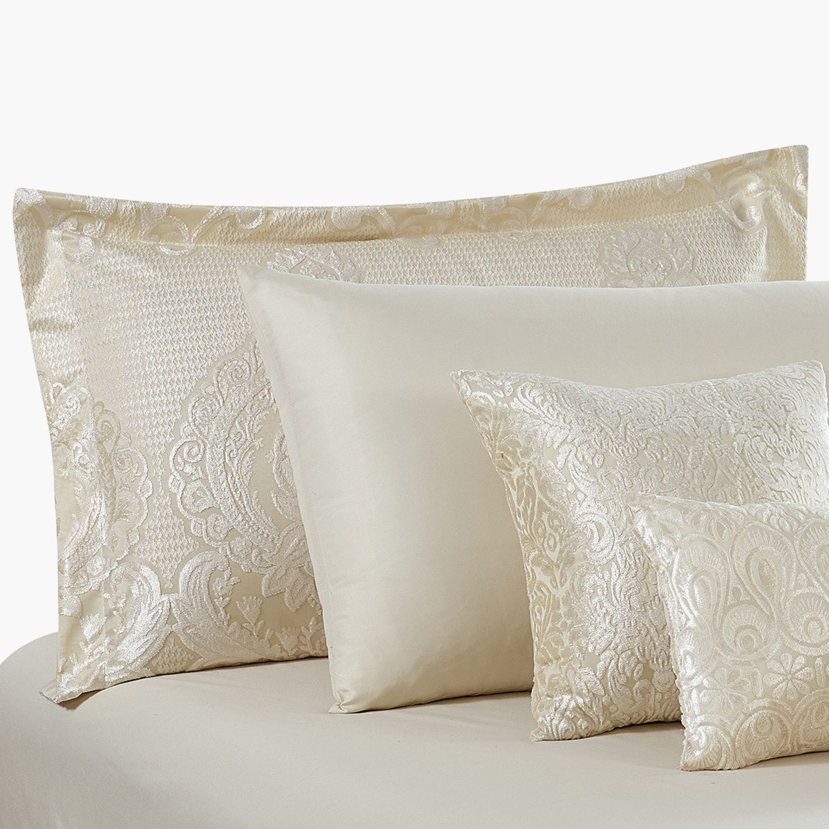 طقم لحاف جاكارد سوبر كينج 10 قطع شنيل من إيسلين - 240x240 سم-hbxhomeware-hbxdecorandfurnishings-image-4