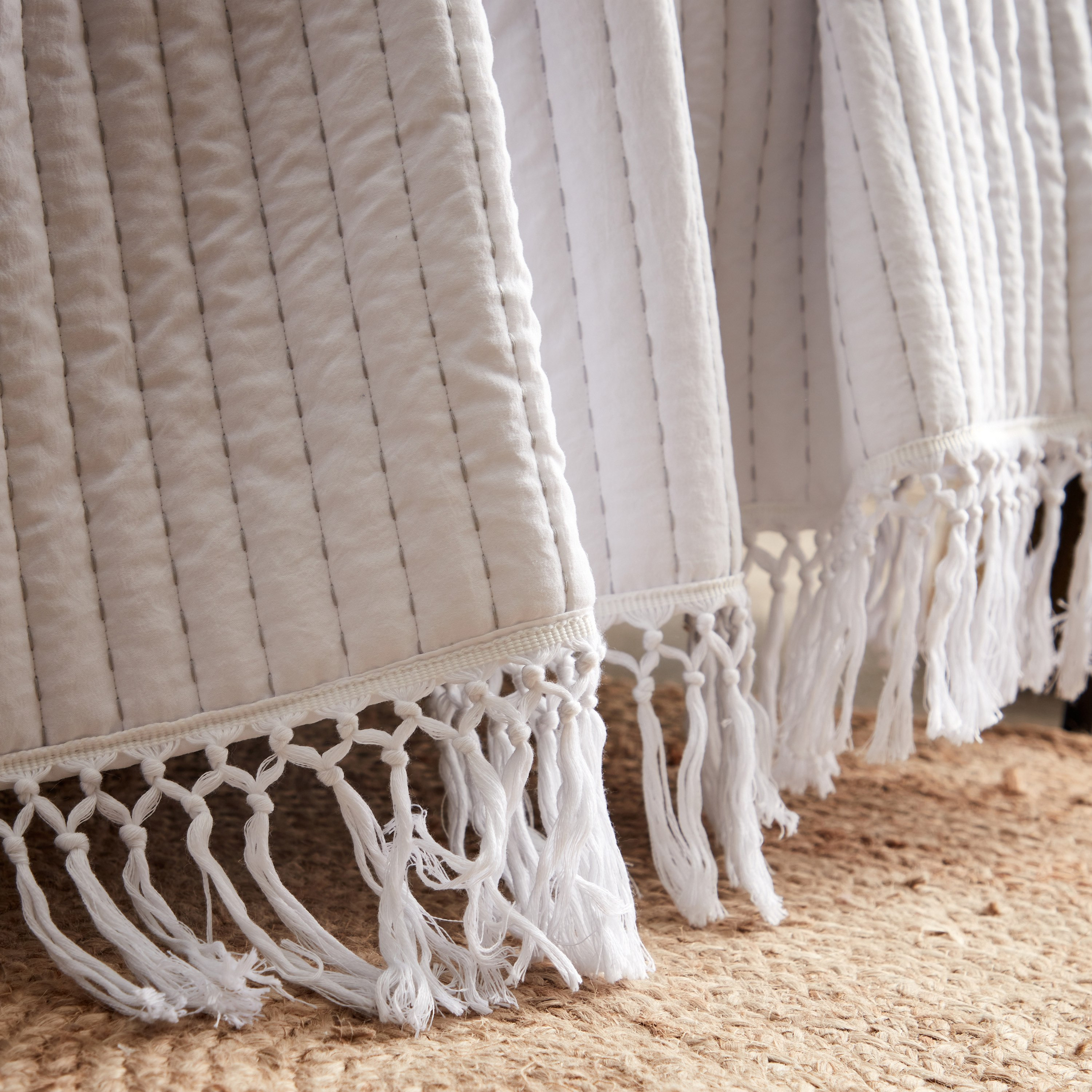 بطانية خفيفة مبطنة ألياف دقيقة بشرّابات من رين - 130x170 سم-hbxhomeware-hbxbedroom-image-3