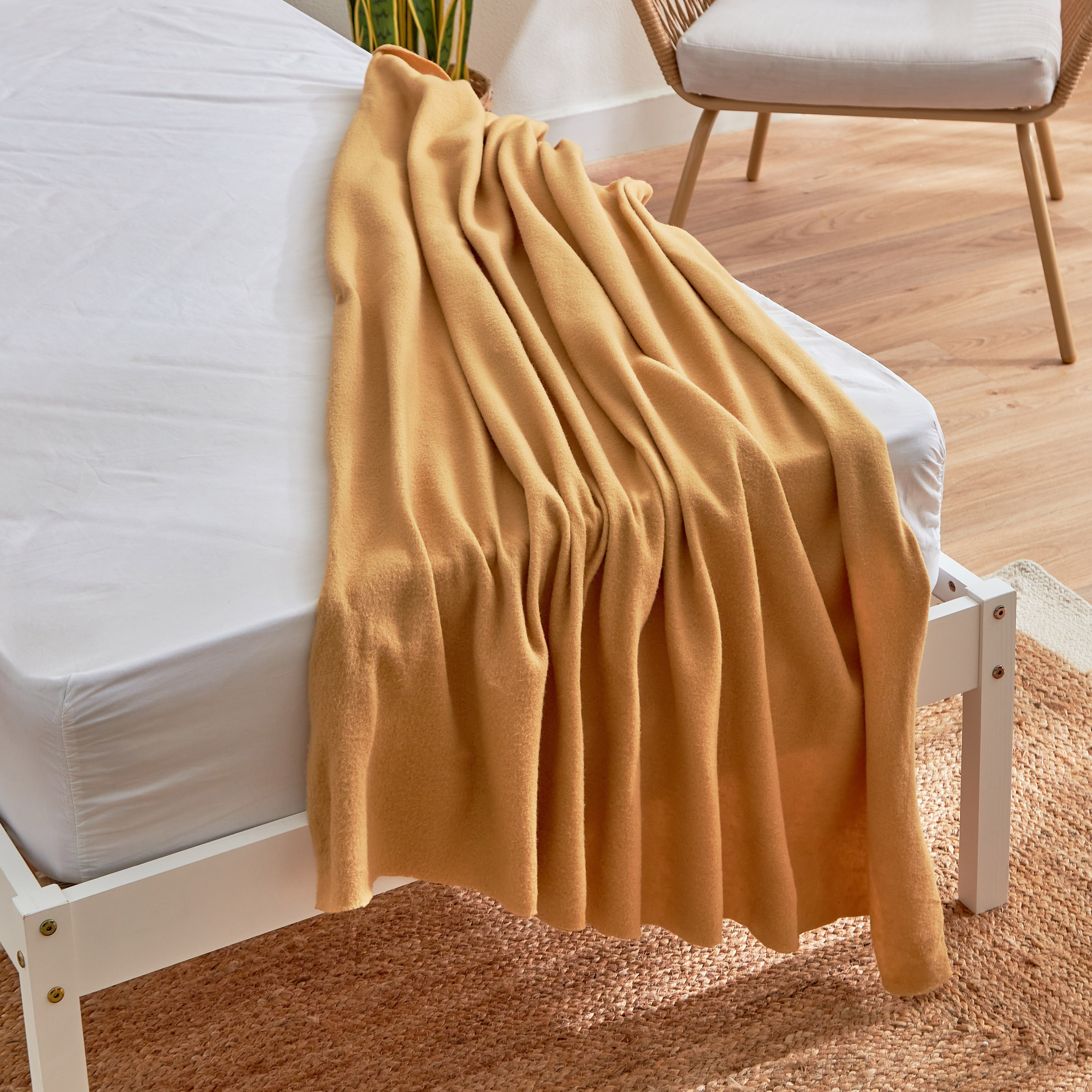 بطانية خفيفة صوف بولار من أتلانتا - 120x160 سم-hbxhomeware-hbxbedroom-image-4