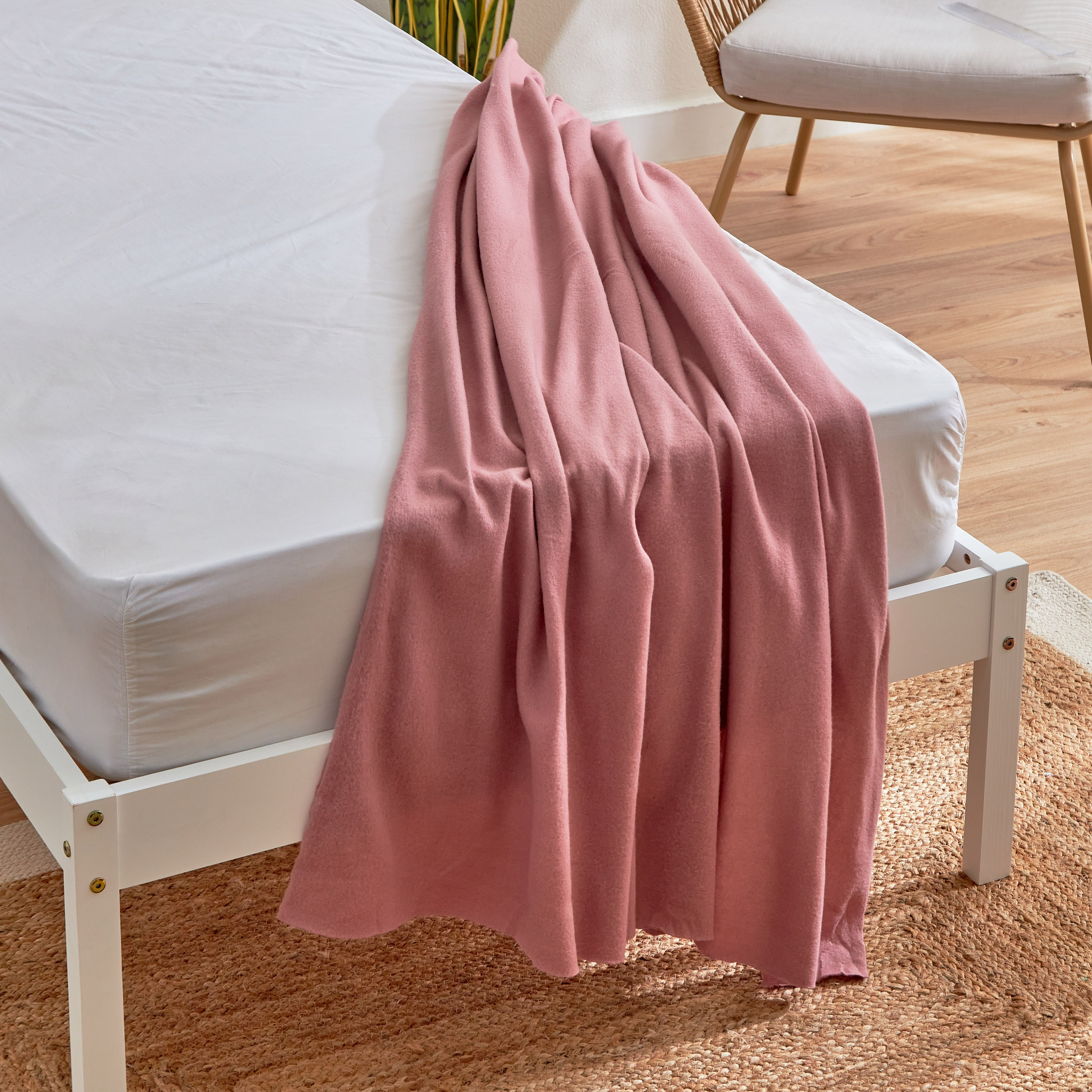 بطانية خفيفة صوف بولار من أتلانتا - 120x160 سم-hbxhomeware-hbxbedroom-image-4