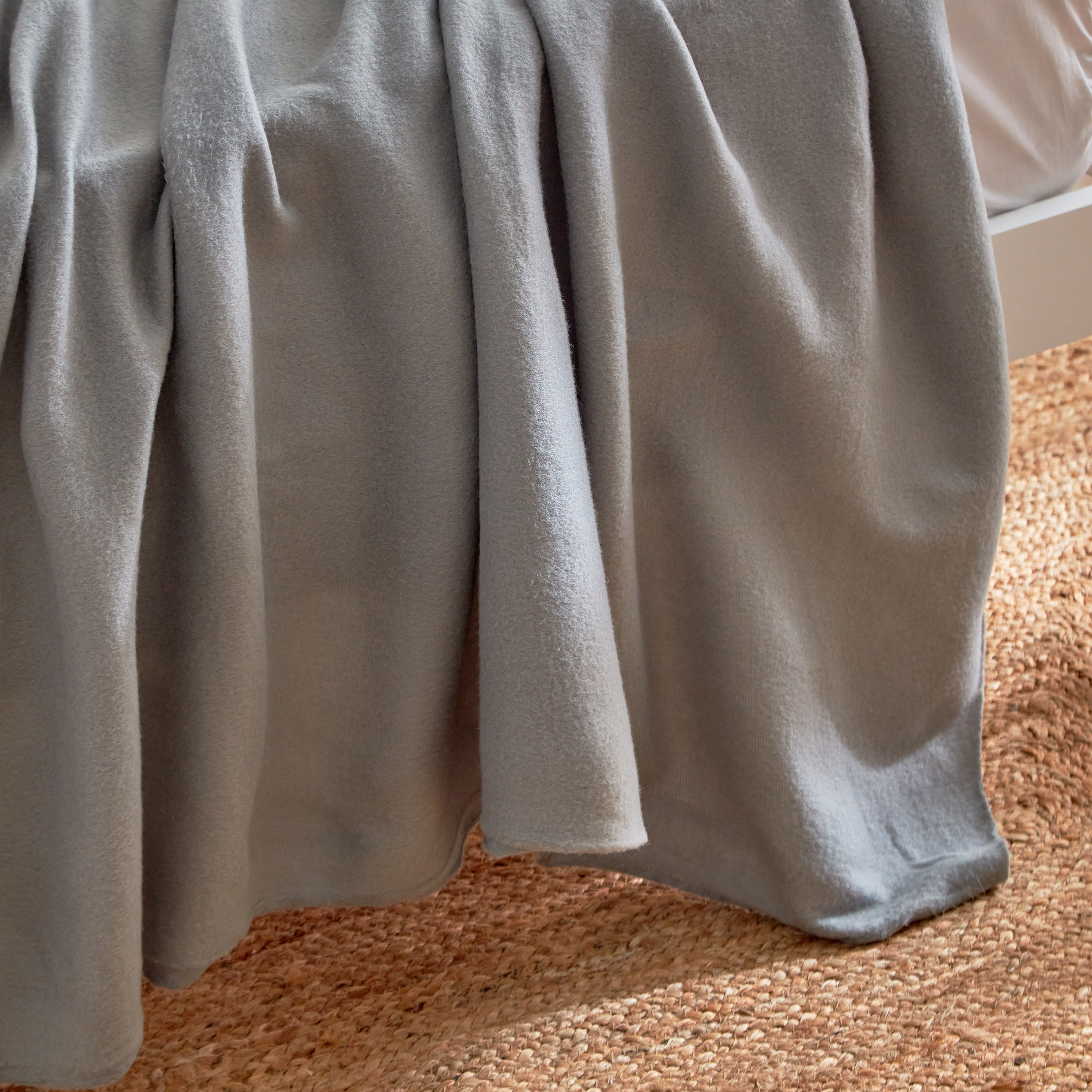 بطانية صوف بولار مزدوجة سادة من أتلانتا - 150x200 سم-hbxhomeware-hbxbedroom-image-5