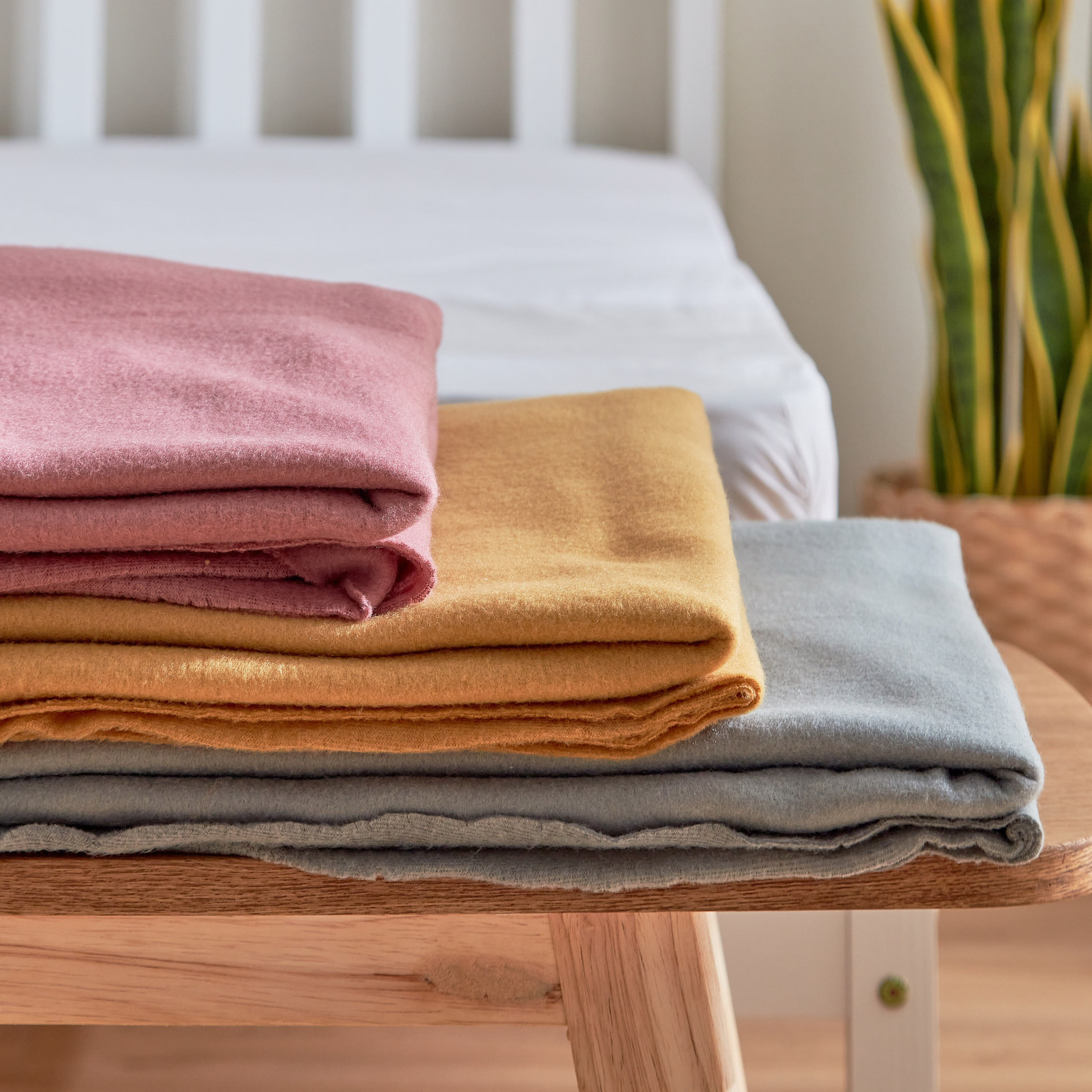 بطانية صوف بولار مزدوجة سادة من أتلانتا - 150x200 سم-hbxhomeware-hbxbedroom-image-7