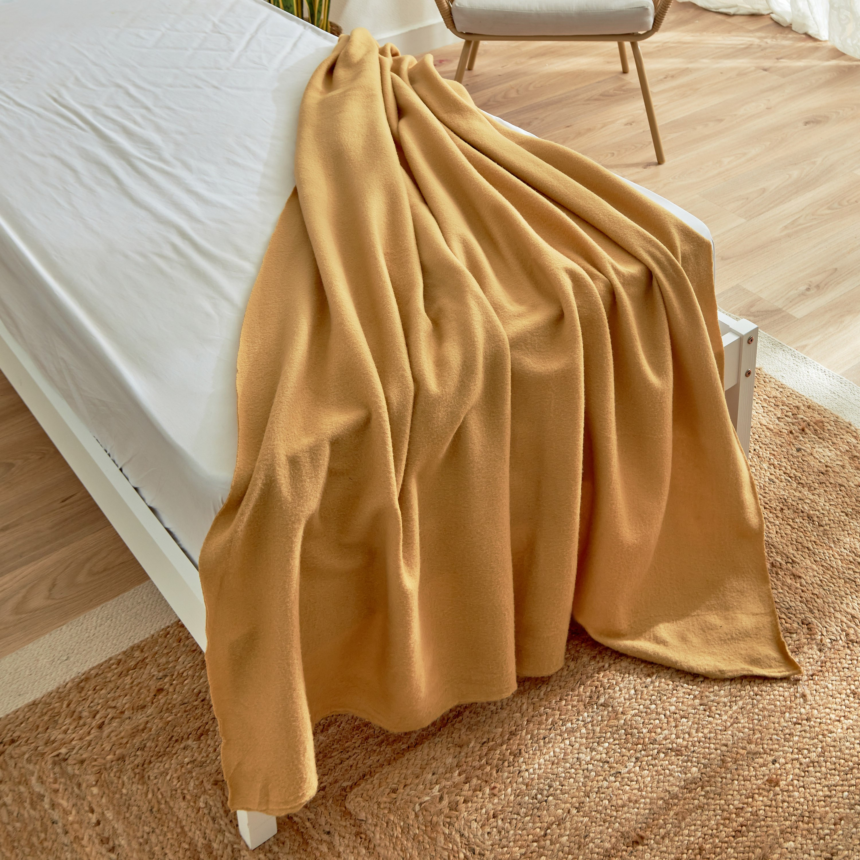 بطانية صوف بولار مزدوجة سادة من أتلانتا - 150x200 سم-hbxhomeware-hbxbedroom-image-4