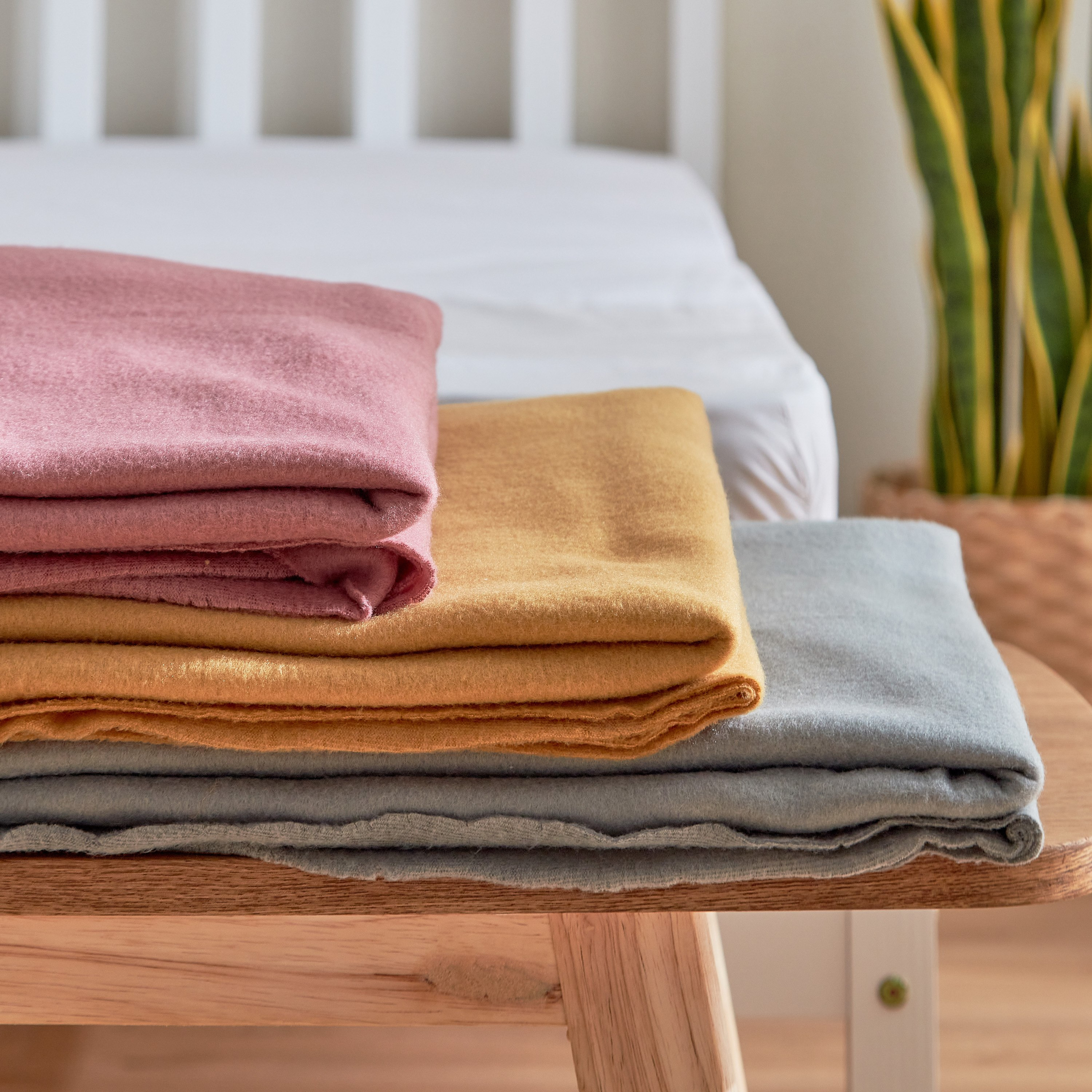 بطانية صوف بولار مزدوجة سادة من أتلانتا - 150x200 سم-hbxhomeware-hbxbedroom-image-7
