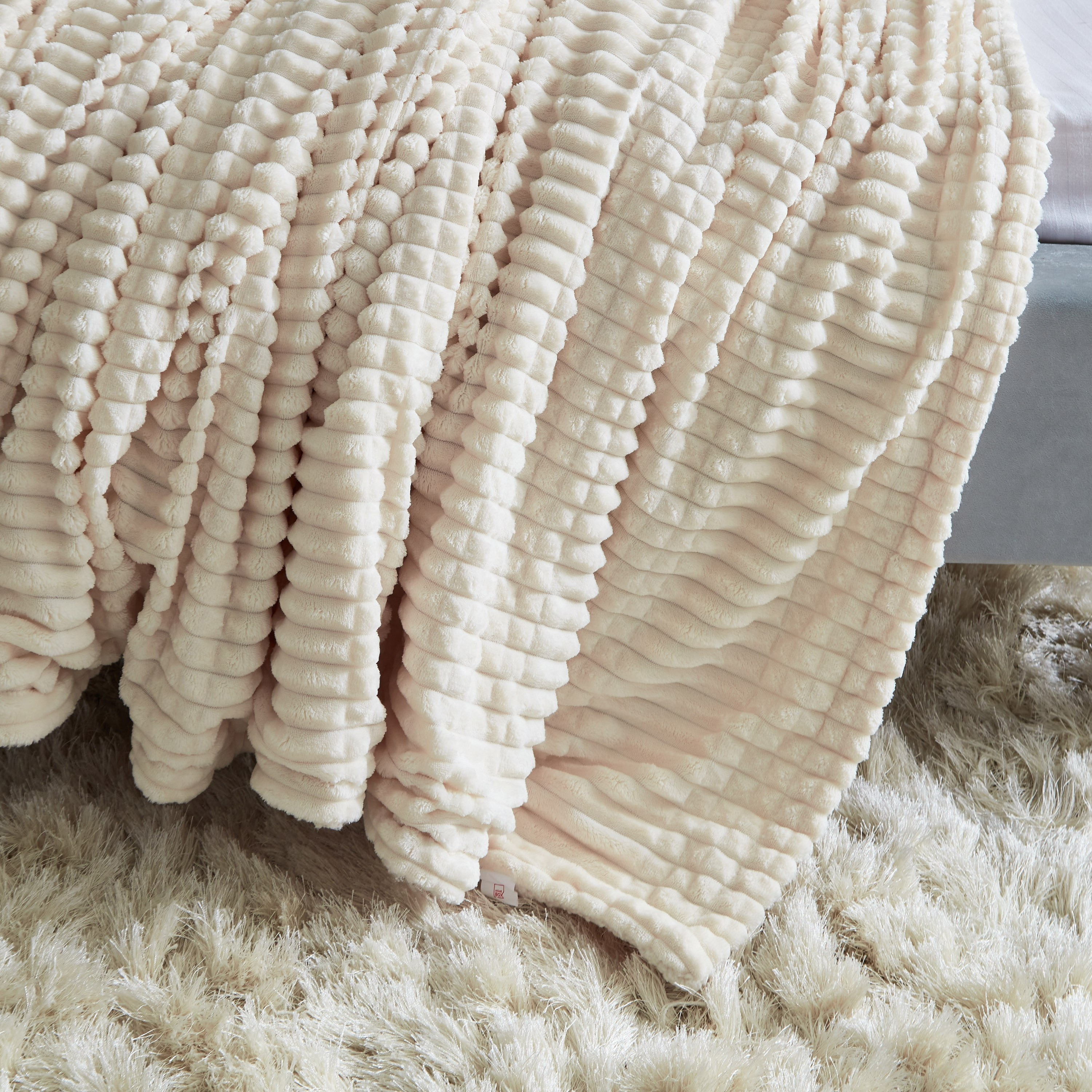 بطانية كوين بطبقة مزدوجة وتصميم ماسة من ألبس - 220x200 سم-hbxhomeware-hbxbedroom-image-6