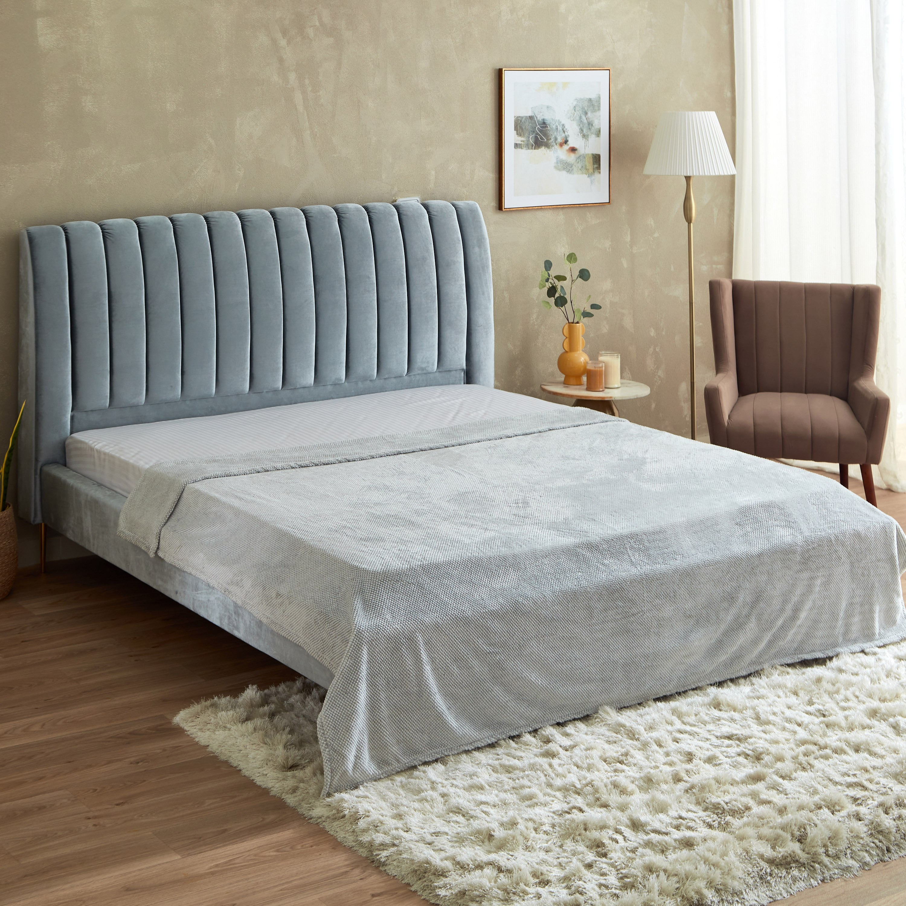 بطانية كوين بتصميم مثلثات صغيرة من جانارا - 200x220 سم-hbxhomeware-hbxbedroom-image-1