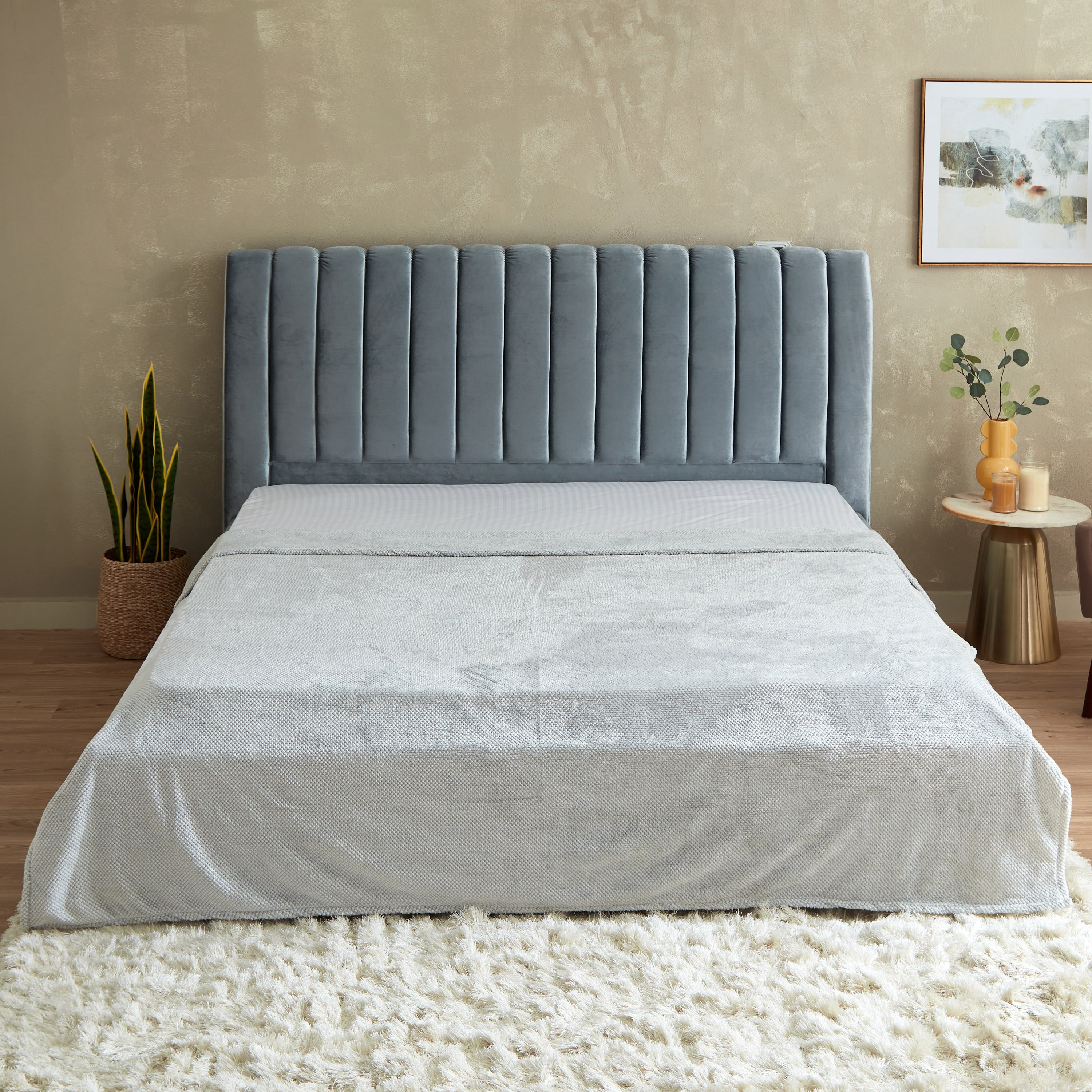 بطانية كوين بتصميم مثلثات صغيرة من جانارا - 200x220 سم-hbxhomeware-hbxbedroom-image-2