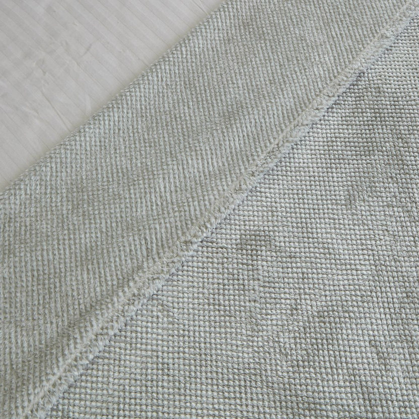 Janara Mini Triangle Queen Blanket - 200x220 cm-Blankets-image-2