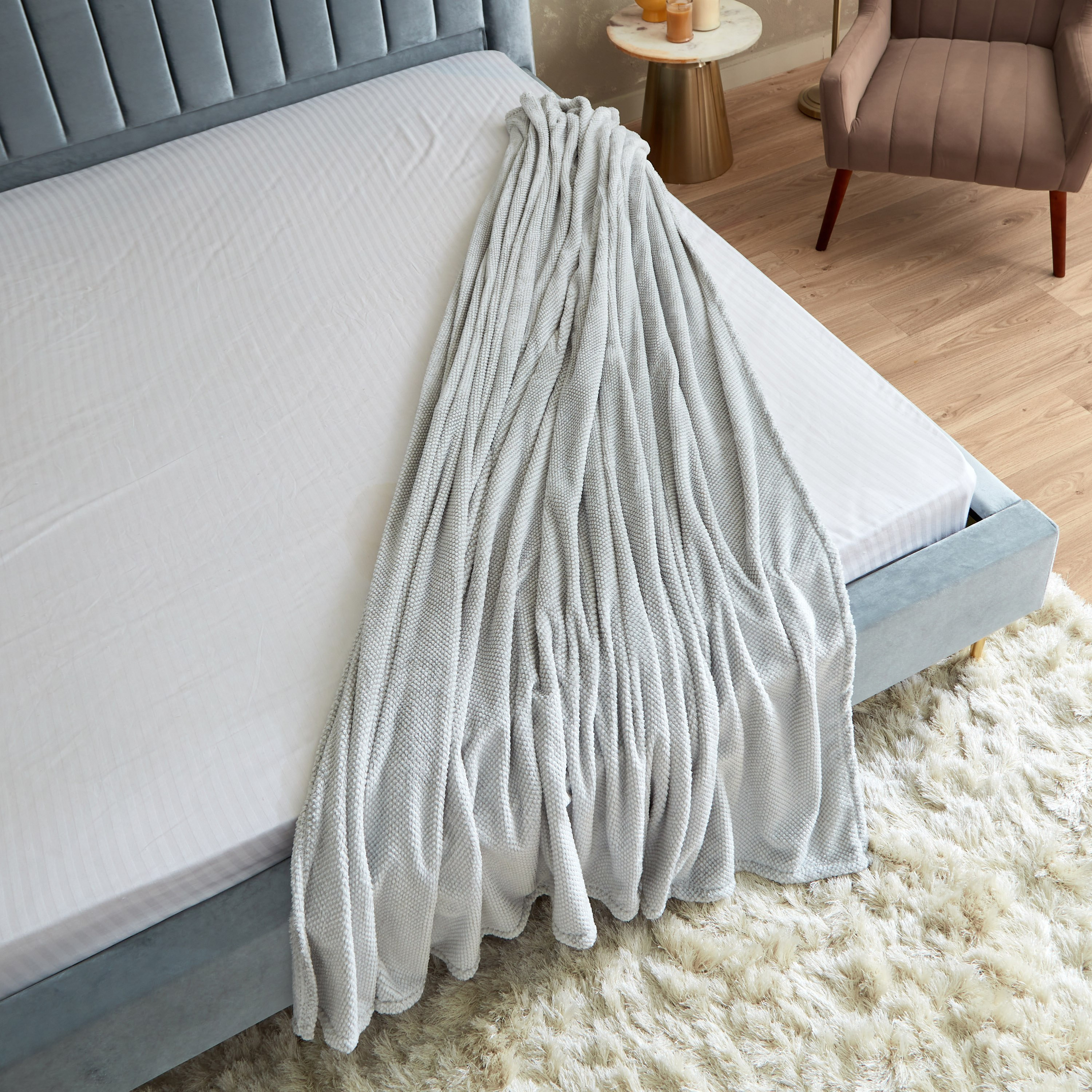 بطانية كوين بتصميم مثلثات صغيرة من جانارا - 200x220 سم-hbxhomeware-hbxbedroom-image-6