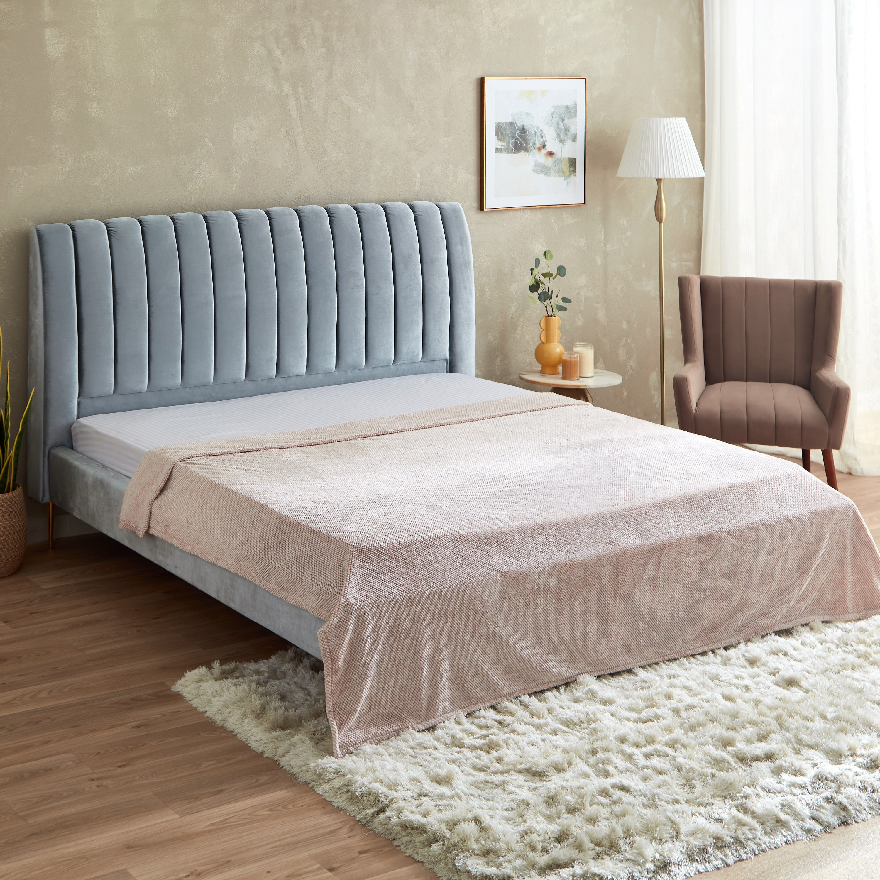 بطانية كوين بتصميم مثلثات صغيرة من جانارا - 200x220 سم-hbxhomeware-hbxbedroom-image-1