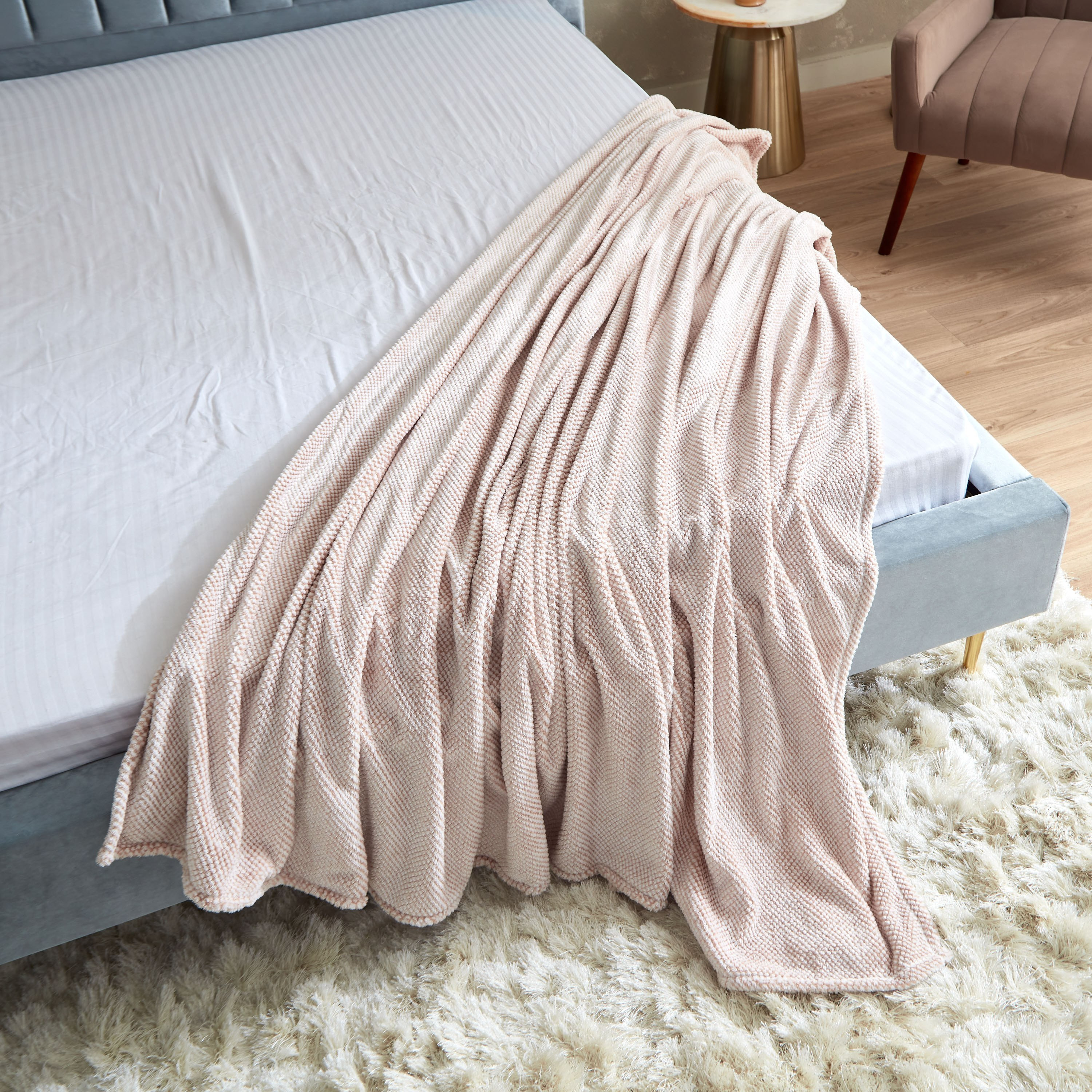 بطانية كوين بتصميم مثلثات صغيرة من جانارا - 200x220 سم-hbxhomeware-hbxbedroom-image-5