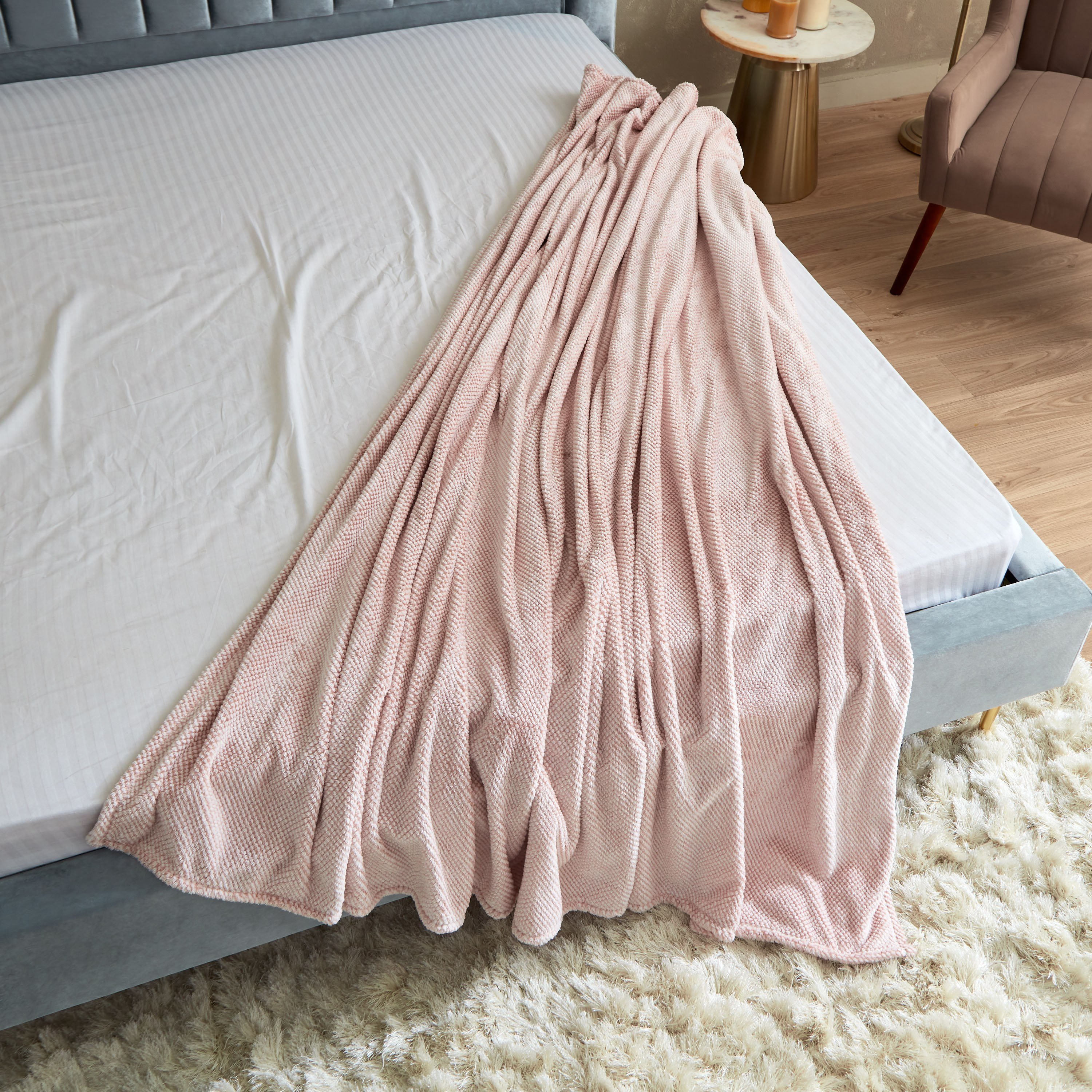 بطانية مزدوجة بتصميم مثلثات صغيرة من جانارا - 150x220 سم-hbxhomeware-hbxbedroom-image-5
