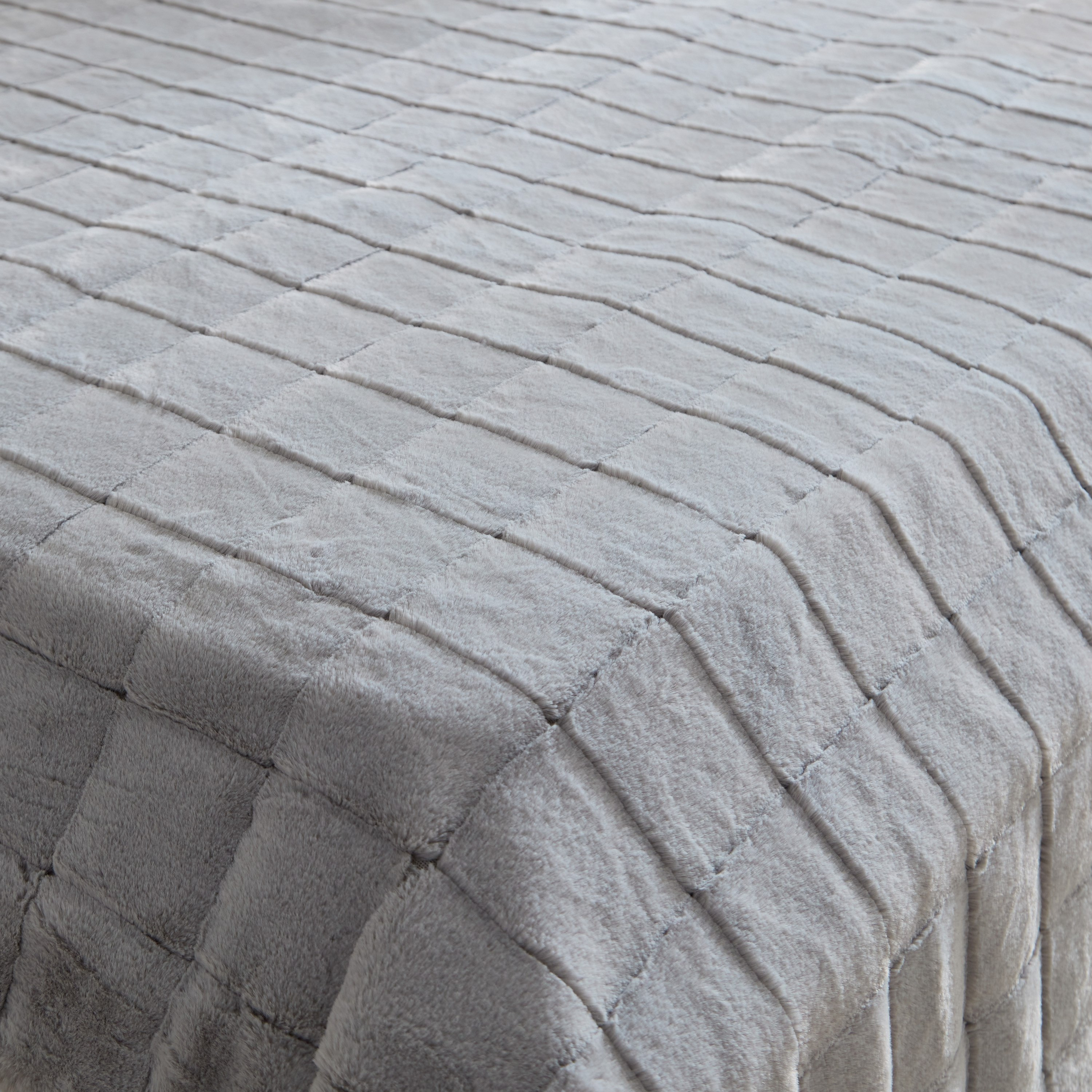بطانية مزدوجة بطبقة مزدوجة من الفرو الصناعي من ليا - 150x200 سم-hbxhomeware-hbxbedroom-image-3