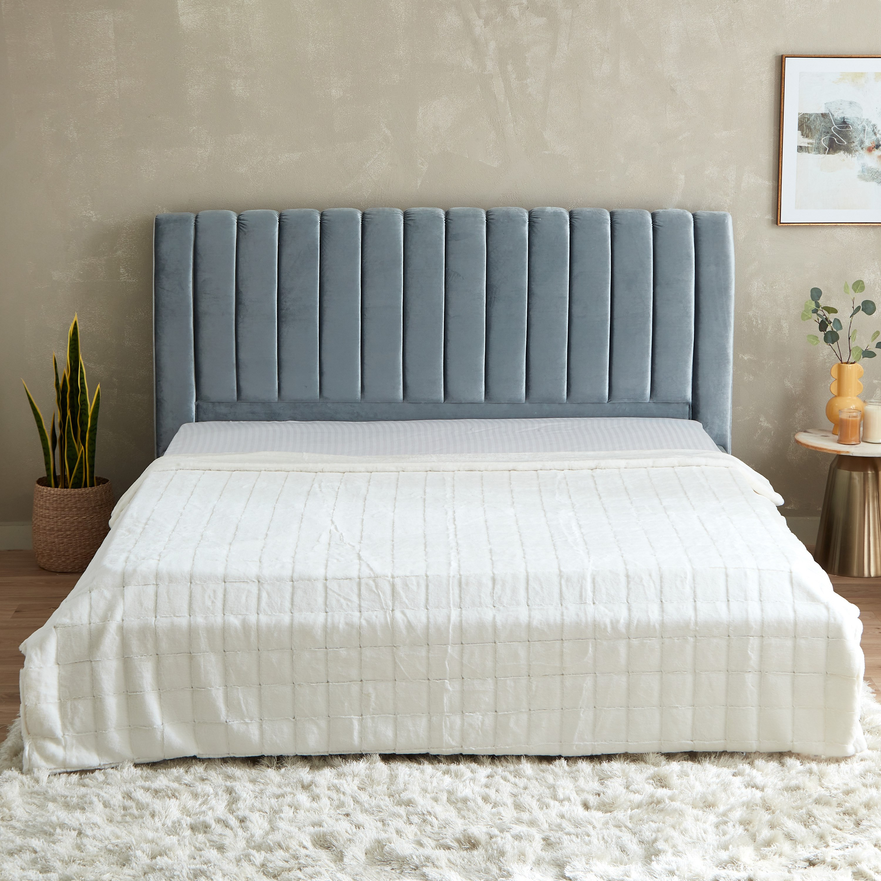 Lia Faux Fur Double Layer Queen Blanket - 220x200 cm-hbxhomeware-hbxbedroom-image-2