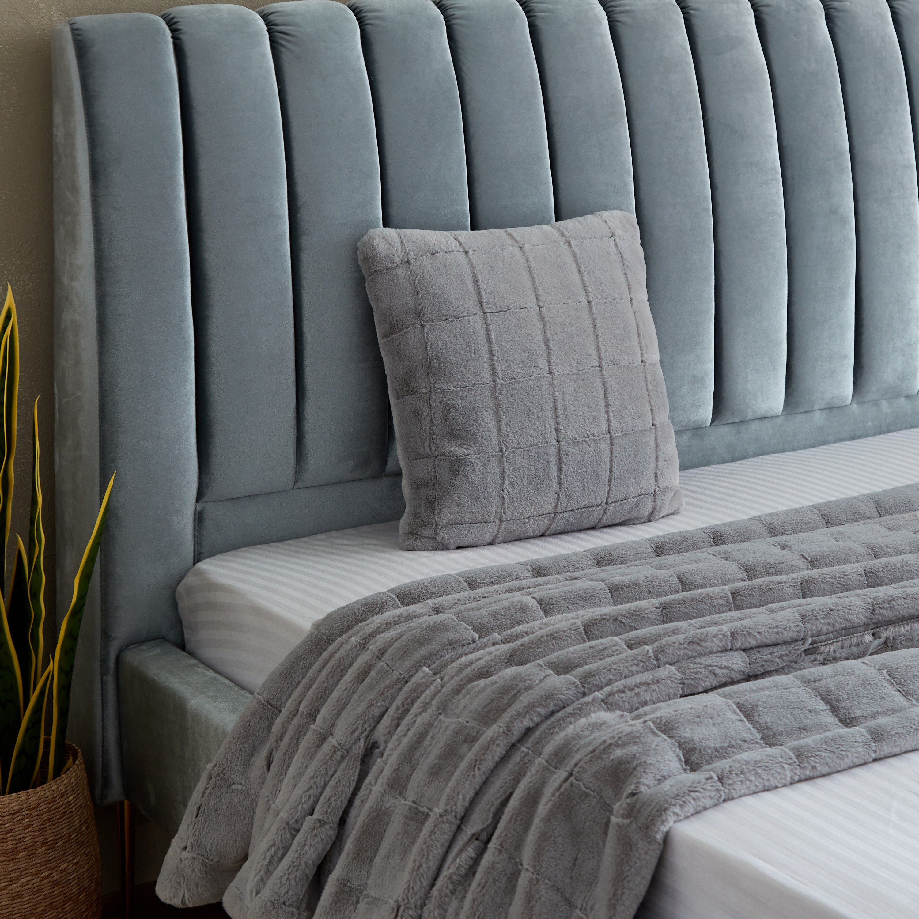 وسادة فرو صناعي محشوة من ليا - 45x45 سم-hbxlivingroom-furnishings-cushionsandcovers-filledcushions-image-5