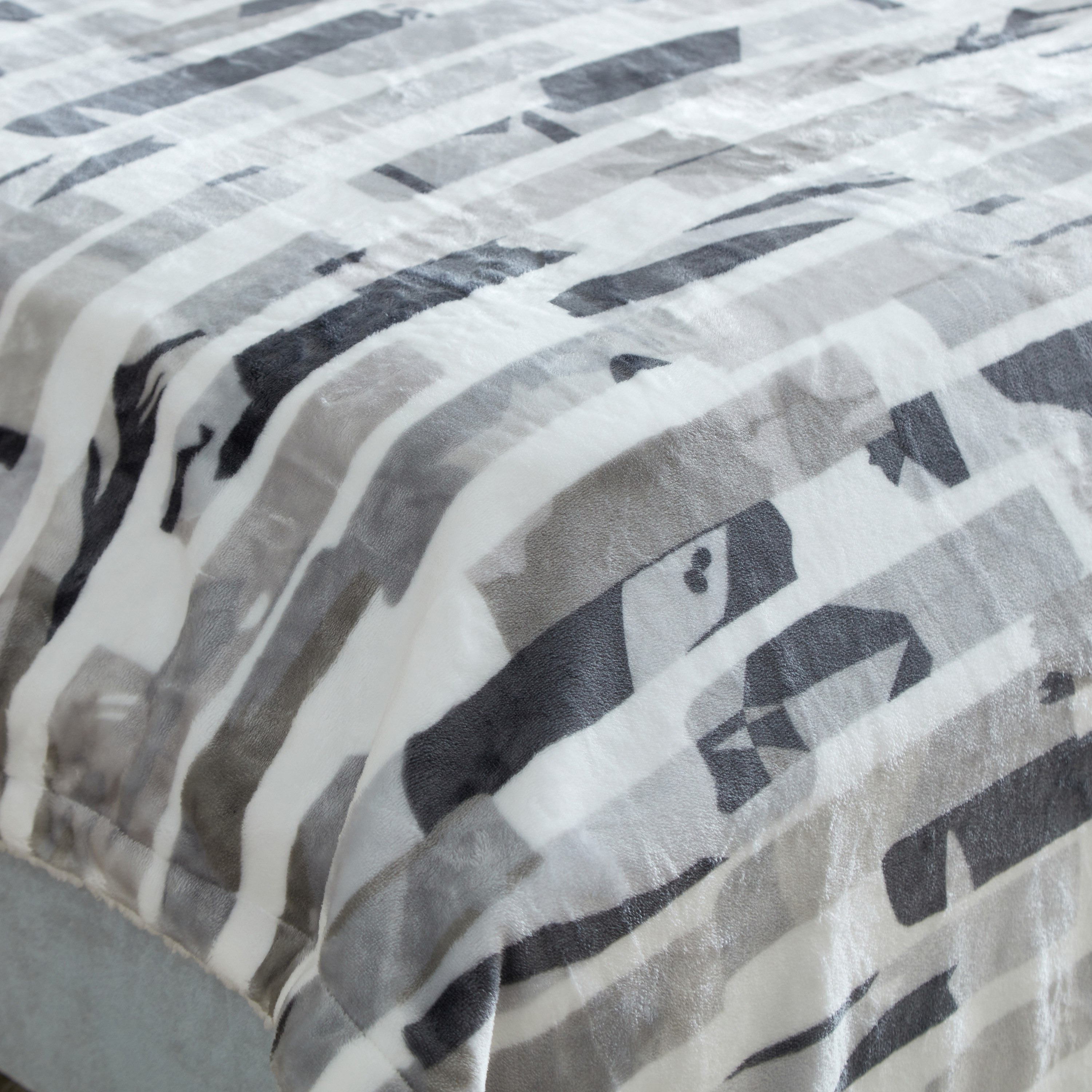 بطانية فلانيل شيربا مزدوجة بطبعات ريكس من براكستون- 150×200 سم-hbxhomeware-hbxbedroom-image-4