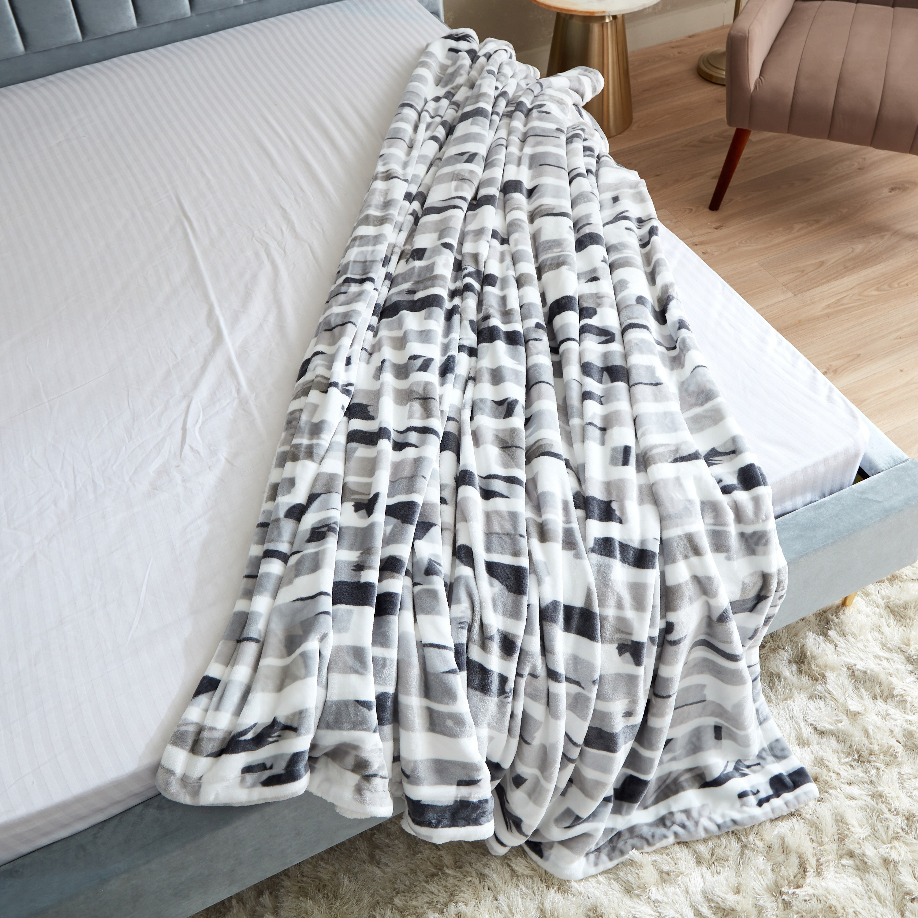 بطانية فلانيل شيربا مزدوجة بطبعات ريكس من براكستون- 150×200 سم-hbxhomeware-hbxbedroom-image-5