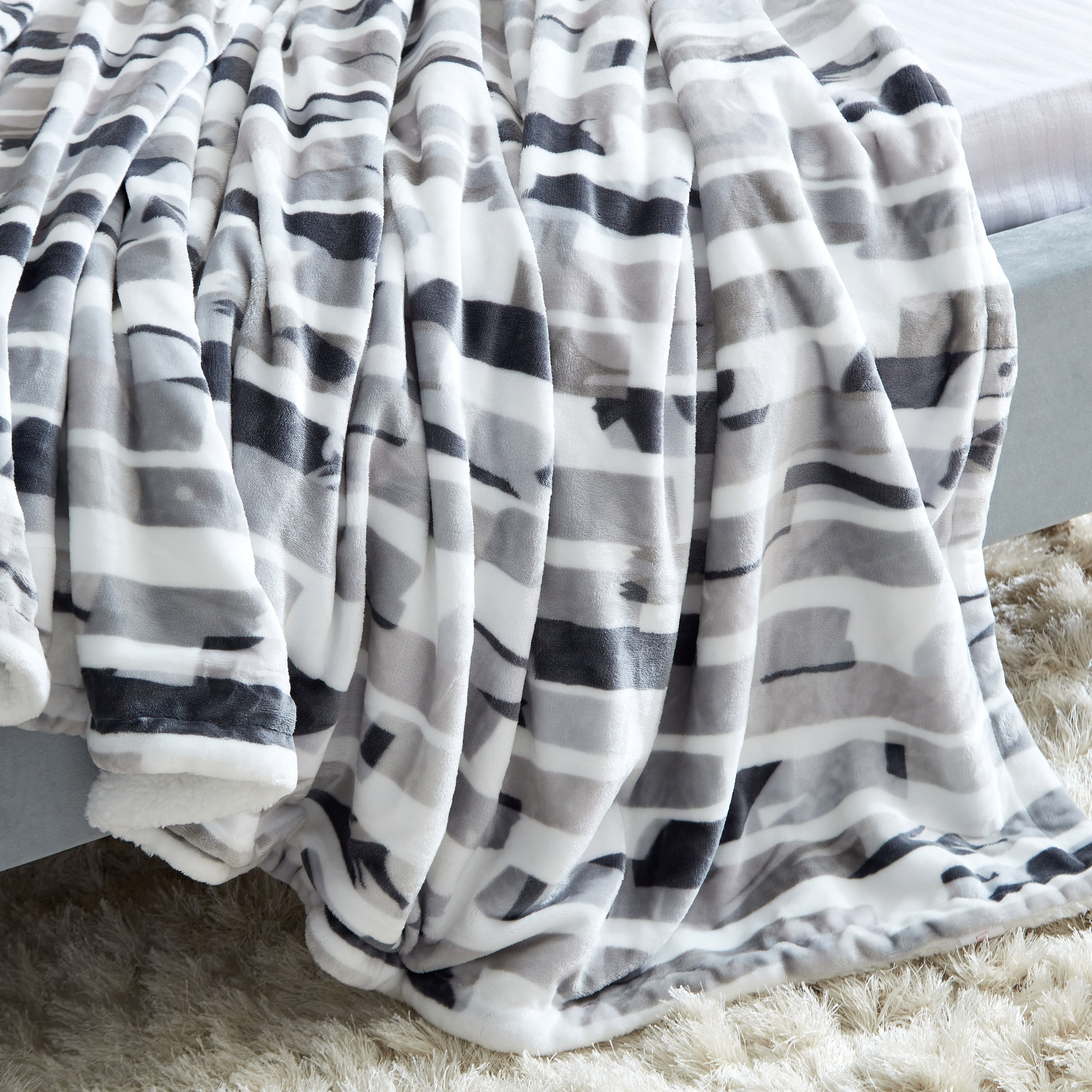 بطانية فلانيل شيربا مزدوجة بطبعات ريكس من براكستون- 150×200 سم-hbxhomeware-hbxbedroom-image-6