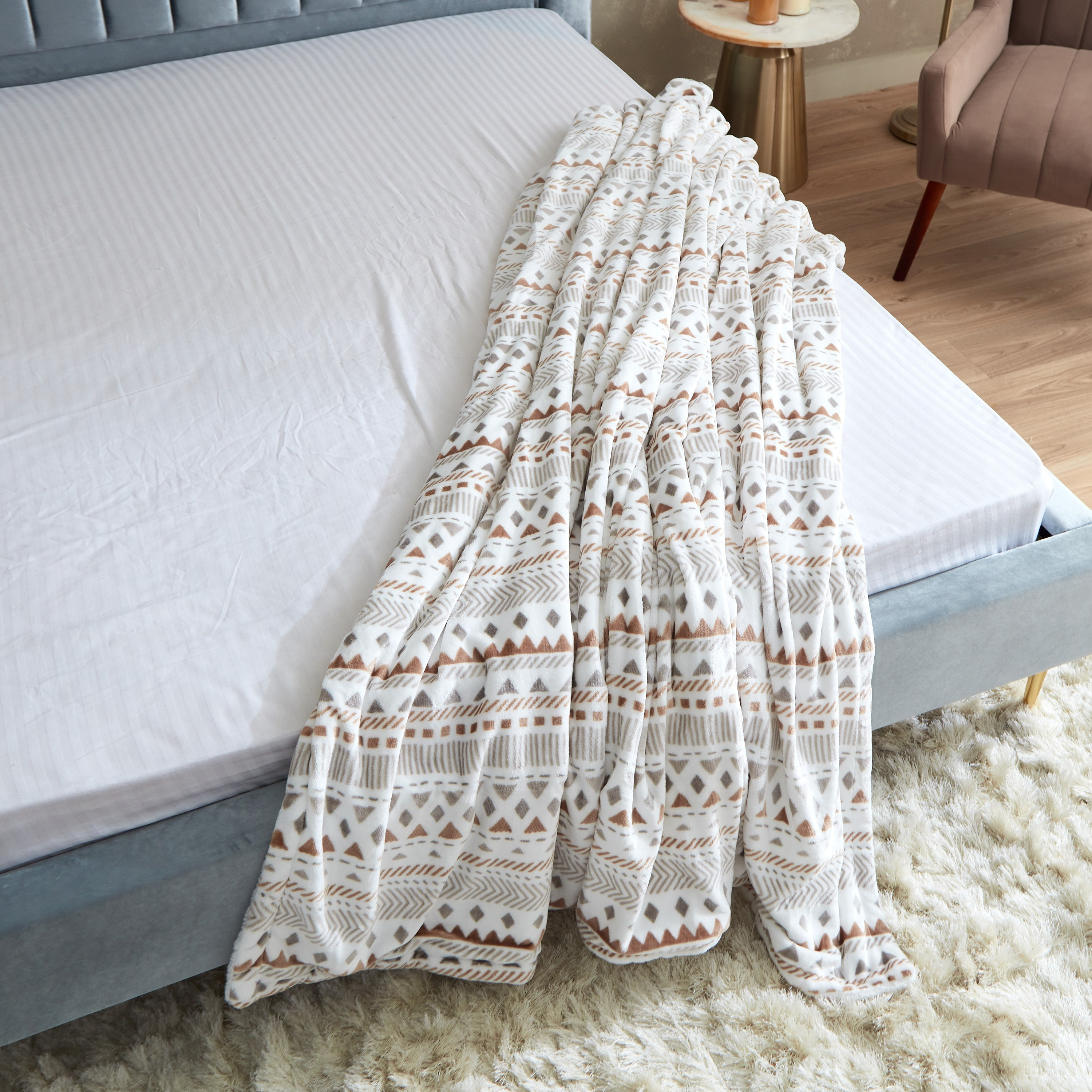 بطانية فلانيل شيربا بحجم مزدوج وطبعات سامارا من براكستون - 150x200 سم-hbxhomeware-hbxbedroom-image-5