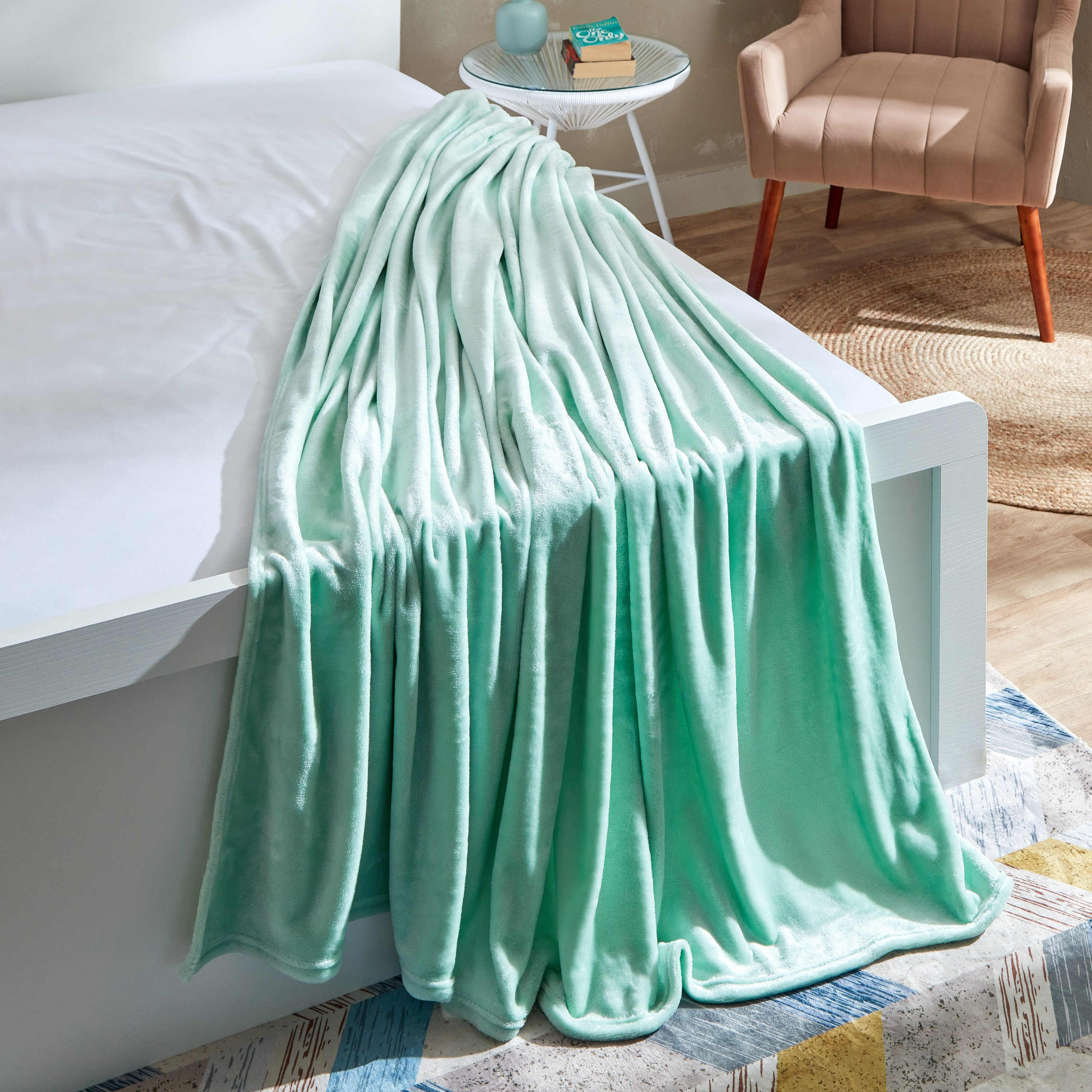Nova Solid Queen Flannel Blanket - 200x220 cm-hbxhomeware-hbxbedroom-image-3