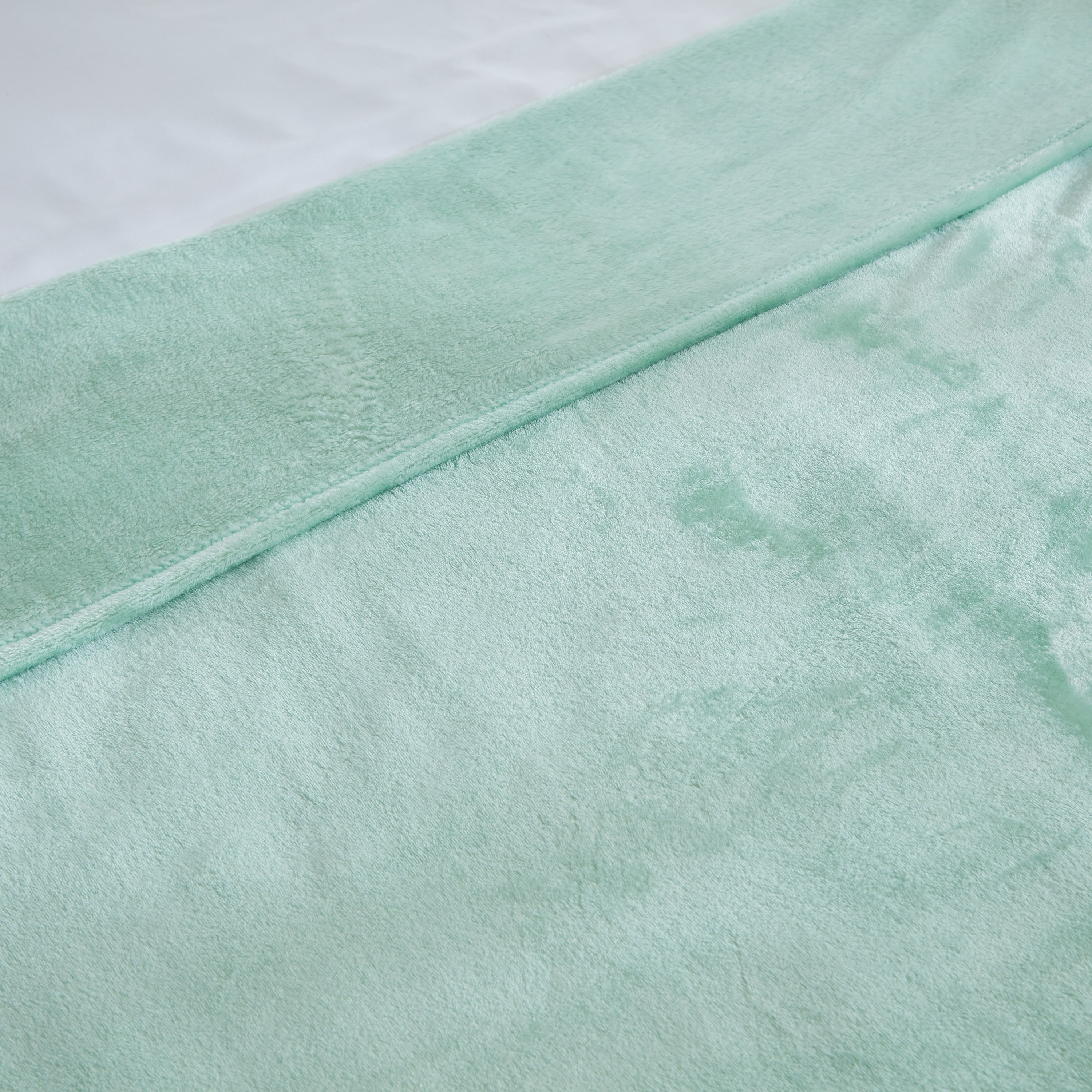 Nova Solid Queen Flannel Blanket - 200x220 cm-hbxhomeware-hbxbedroom-image-4