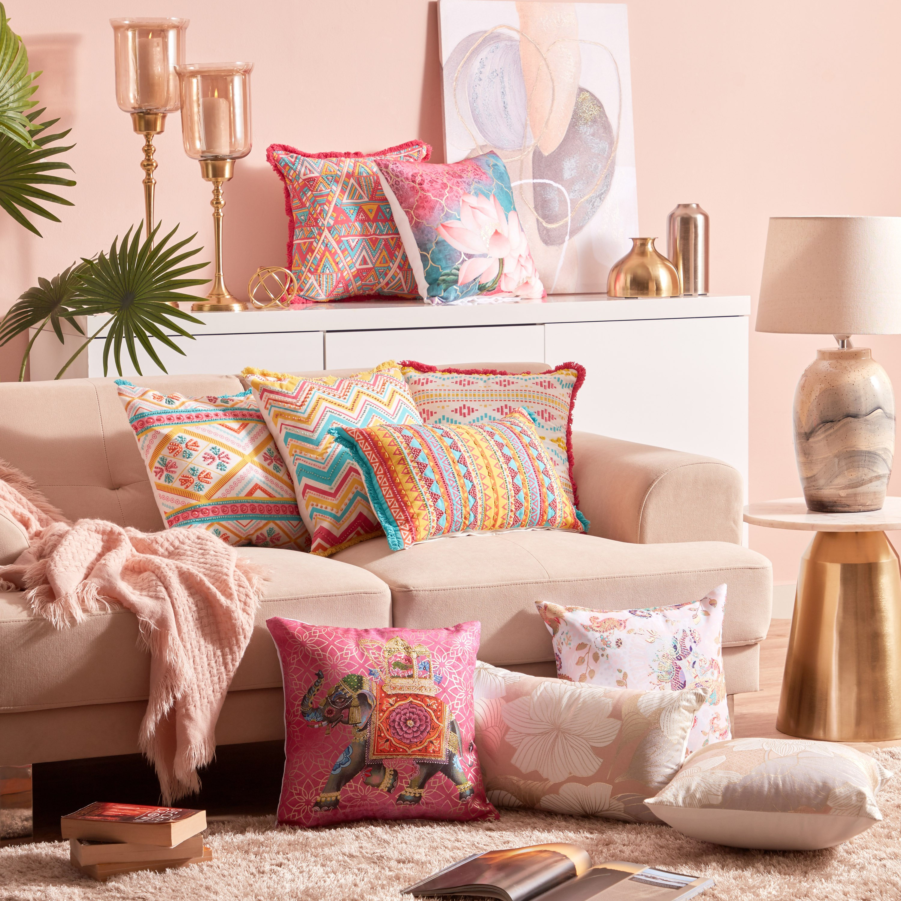 وسادة محشوة مزيّنة بالخرز بطبعات مثلثات هندسية من مويرانج - 40x40 سم-hbxlivingroom-furnishings-cushionsandcovers-filledcushions-image-4