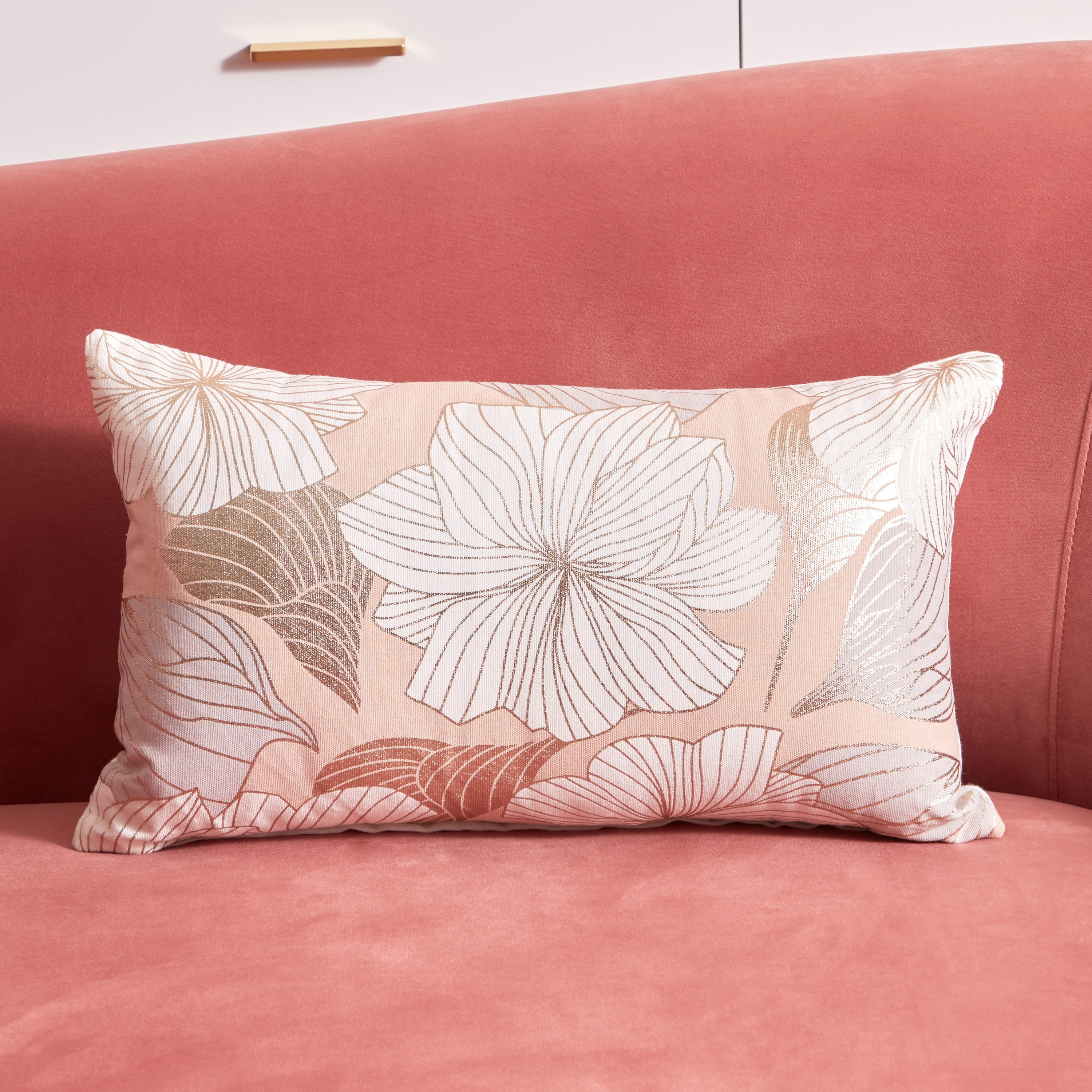 وسادة محشوة بطبعات رقمية وفويل وولار من آمبوج - 30x50 سم-hbxlivingroom-furnishings-cushionsandcovers-filledcushions-image-1